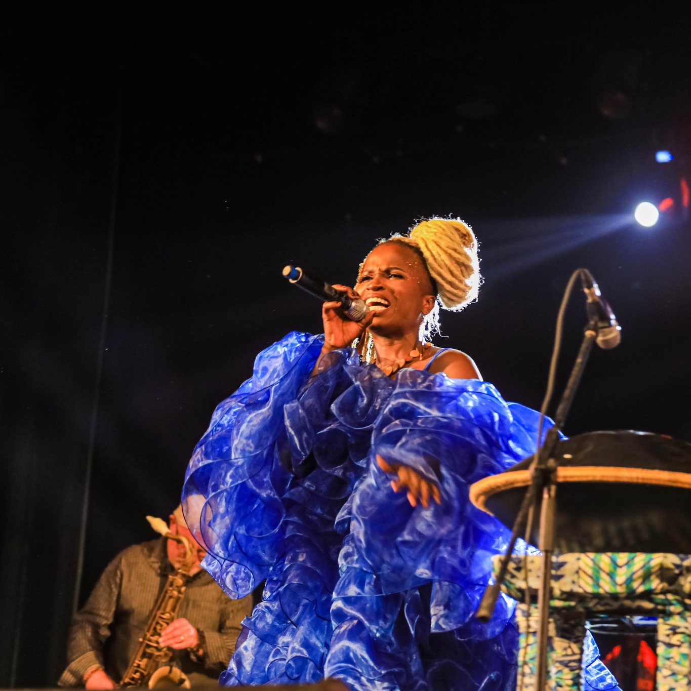 🌟 Merci du fond du cœur ! 🌟
Famille,
Hier soir, nous avons vécu un moment magique ensemble au Palais de la Culture ! Votre présence, vos sourires, vos applaudissements et votre énergie ont illuminé cette soirée et ont donné vie à chaque note, chaque danse et chaque instant sur scène. 💃🏽🎶
Un immense merci à vous qui avez effectué le déplacement pour partager ce moment unique avec nous. Votre soutien est mon moteur, et c'est pour vous que je donne toujours le meilleur de moi-même.
Avec tout mon amour,
Lérie Sankofa
#Merci #ConcertInoubliable #LérieSankofa #Gratitude #Invocation