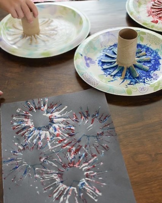 Kinderoefentherapie Zaanstreek - Noord wenst jullie een gezellige jaarwisseling toe met de allerbeste wensen voor 2024! We kunnen niet wachten om jullie in het nieuwe jaar weer te begeleiden!
Wij knutselen (voor nu) nog even thuis verder! đ