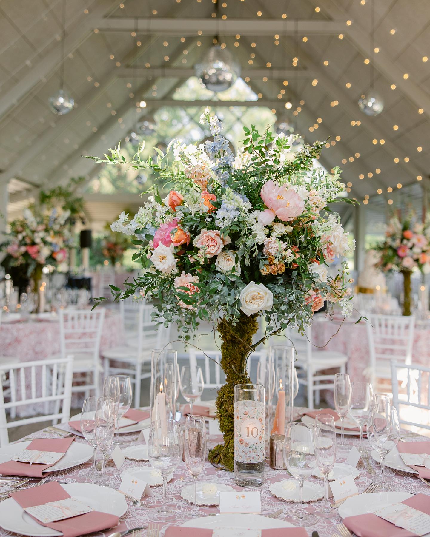 We’re going to ignore the fact that we saw snow flurries today and focus on the gorgeous flowers coming up this spring wedding season. These floral trees are one of our favorite designs to date!
@amandadonahophotography
@martiyaheard / @poeme / @studio.213.films / @nuagedesignsinc / @alloccasionseventrental / @camargoevents / @paradisegraphix @vincentltg / @bonboneriecincy / @stringsource_cincinnati / @bbfmatl / @drinkbigice / @brianmastersmagic / @tristatevalet
.
.
.
#cincinnatiwedding #weddinginspiration #weddingflowers #weddingreception #cincinnatiweddingplanner #weddingplanner #weddingdesign #weddingdesigner #weddingstyle #weddingstylist #eventdesign #eventdesigner #eventstyling #eventstylist #wolfandbirdevents