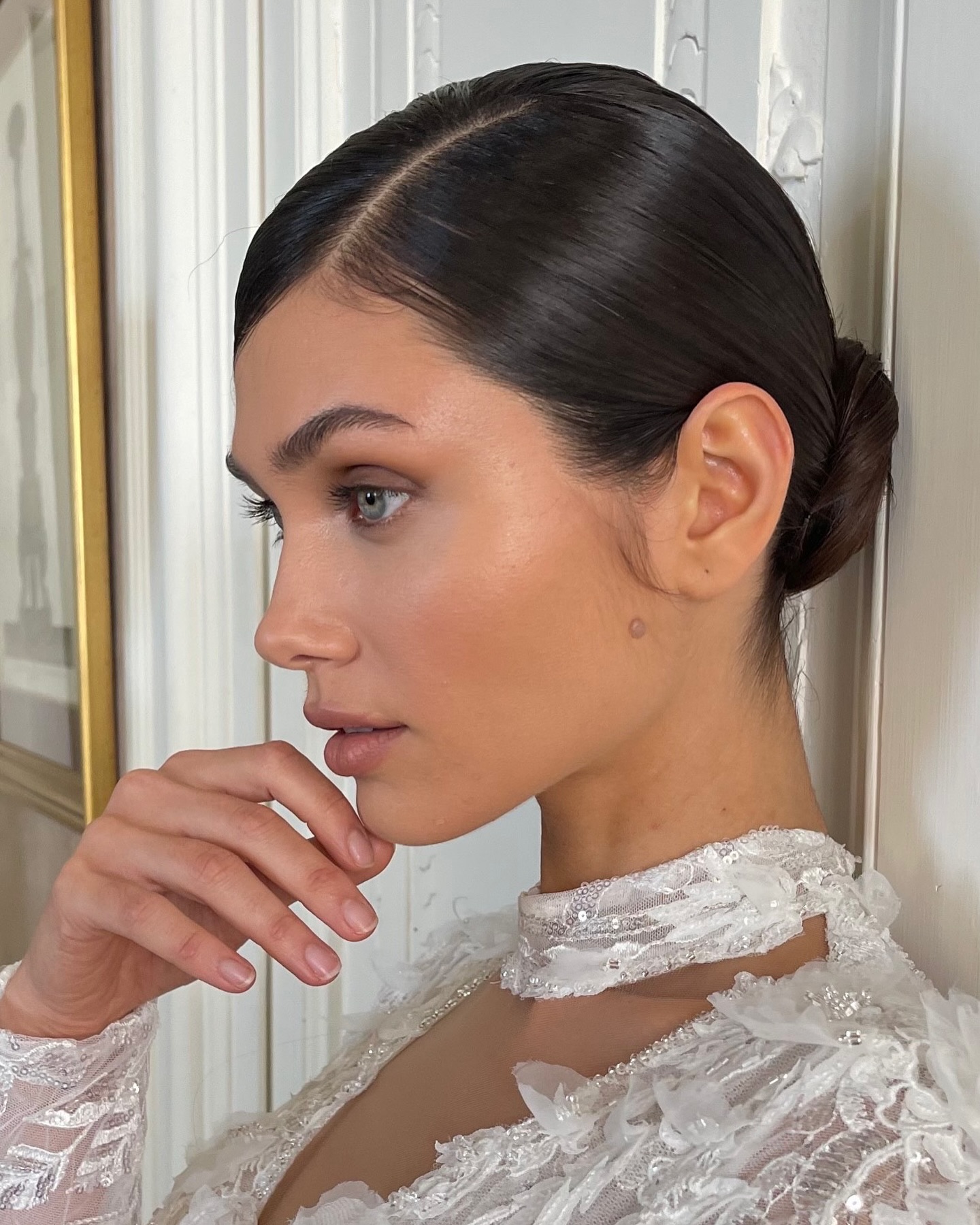 Clean low buns by our artists!! What are your favorite styles?
1-4 by Oksana
5-7 by Katerina
8-10 by Allison
#parishairstylist #parisbridalhairstylist #bridalhairandmakeup #bridalhairideas #europehairstylist