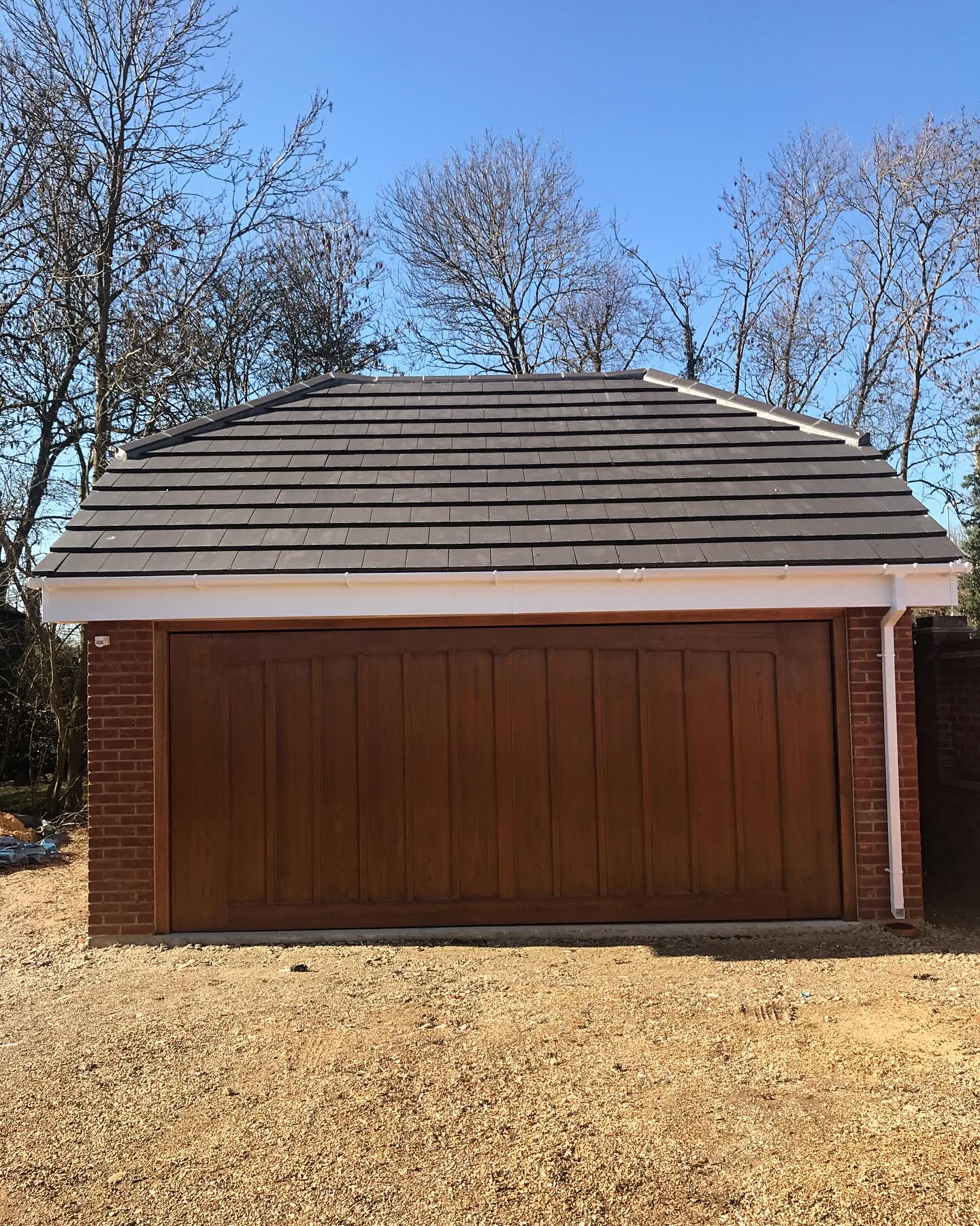 Beautiful new garage built by @murrillbuild ##garage #garagebuild #newbuild #bespokebuild ✨