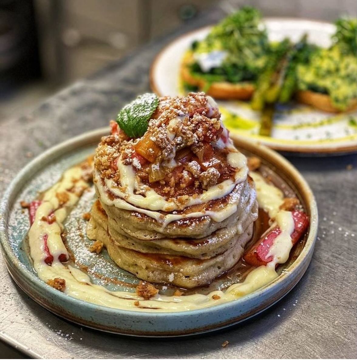✨ Throwback Thursday ✨ In April 2021 we had these two beauts as our special of the week! Our sweet special was Rhubarb Crumble Pancakes: 3 fluffy pancakes with rhubarb compote, crumble and custard 🥞
Our savoury special was Green Goddess Benedict: Eggs Benedict with asparagus and green goodness hollandaise sauce🥬
Should we bring any of them back? Let us know in the comments 👇