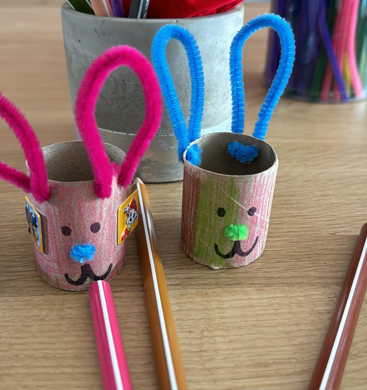 De paasdagen zitten er alweer bijna op. Hebben jullie genoten van alle gezelligheid, het lekkere eten, de thema knutsels, paaspopconcerten, kerkdiensten, paaseieren schilderen en zoeken?
#kinderoefentherapie #kinderoefentherapeut #kinderfysiotherapie #kinderfysiotherapeut #motorischeontwikkeling #motoriek #mijlpaal #pasen #paashaas #paaseieren #grovemotoriek #fijnemotoriek #baby #peuter #kleuter #schoolkind
#kinderoefentherapie_zn #wormerveer