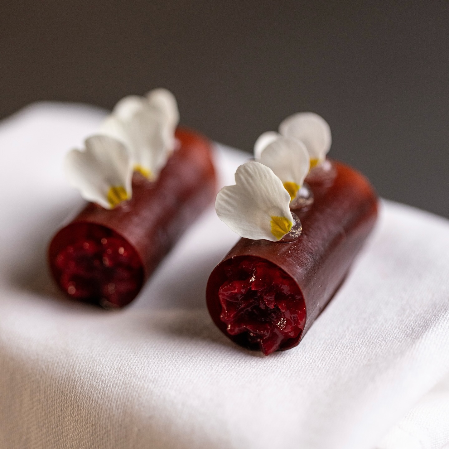 Culinary meets Art - next Stop #arbesthal mit @luismorales.art im wunderschönen @franz_von_gruen 🤩
Save your ticket:
🍽️ 12. Oktober 24: „Culinary meets Art“ Dinner Event: 7 Gang Menü, Champagnerempfang, Weinbegleitung von @helenajordan_somm und @luismorales.art mit seiner Kunst live vor Ort
Preis 148,-
Tickets sind jetzt online erhältlich unter https://www.culinarymeetsart.com/arbesthal/
🖼️ 13. Oktober 24: im Anschluss vom „Sonntagsfranz“ von @franz_von_gruen findet die „Culinary meets art open gallery statt“ - ein Vernissage Nachmittag mit Dj, coolen Drinks und süßen Grüßen aus der Küche
Eintritt frei - wir bitten um Anmeldung
Wir freuen uns auf euch! 🤩
@culinarymeetsart #dinner #event #vernissage #kunst #ausstellung #popup #culinarymeetsart #culinaryarts #sandrascheidl #arbesthal #göttlesbrunn #schwechat #fischamend #niederösterreich @visitniederösterreich @niederösterreich @stokesix
Photo @matthias_pristach