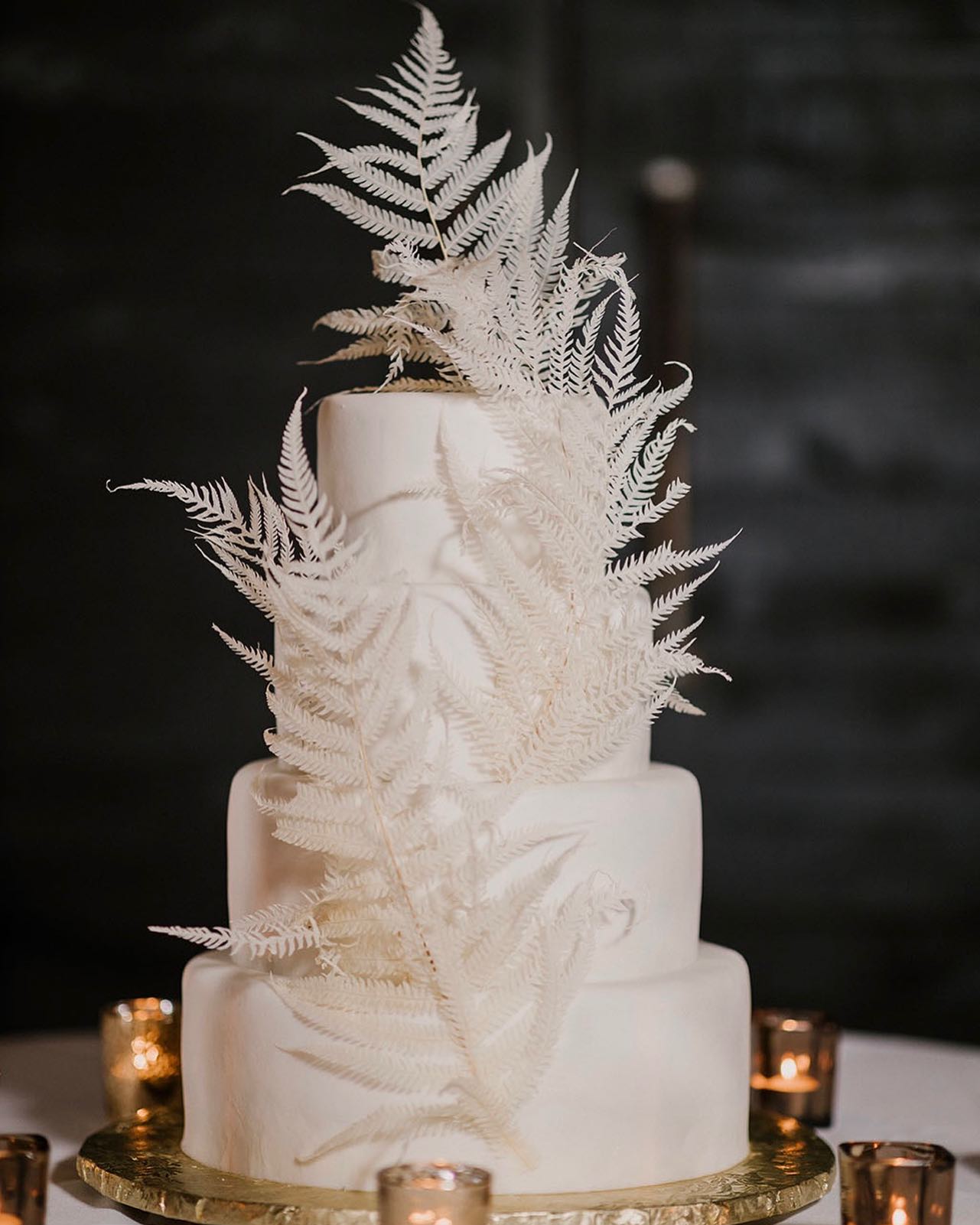 I need to start rationing my Christmas cookie stash because they are going too fast and my sweet tooth is still in full holiday mode.
While I try to have some restraint since it’s only 9am, I’ll just stare at this white, wispy, beauty and think back fondly on how delicious it was.
@carrsandco / patriciasweddings / @evefloralco / @hotelcovington / @margonarayan
.
.
.
#cincinnatiwedding #weddingcake #cincinnatiweddingplanner #weddingplanner #weddingdesign #weddingdesigner #weddingstyle #weddingstylist #eventdesign #eventdesigner #eventstyling #eventstylist #wolfandbirdevents