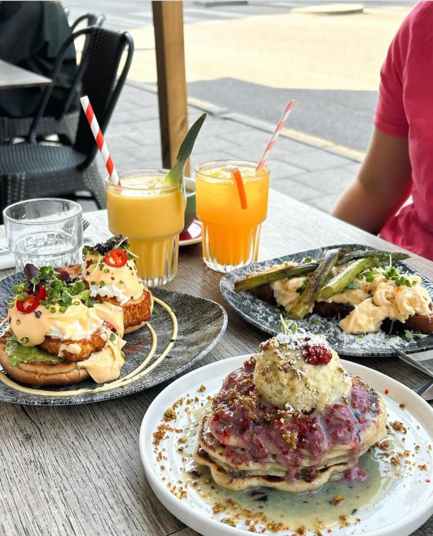 How to start the week in the best way possible? 🤔 Start with some friends and add your favourite brunch food and voila! ✨ You will automatically be in a better mood 😉
Don’t forgot that Karlvägen is closed on Mondays but do not worry, Dalagatan is open ✌️
Thank you @jobijobi for the visits and the great pics 🫶