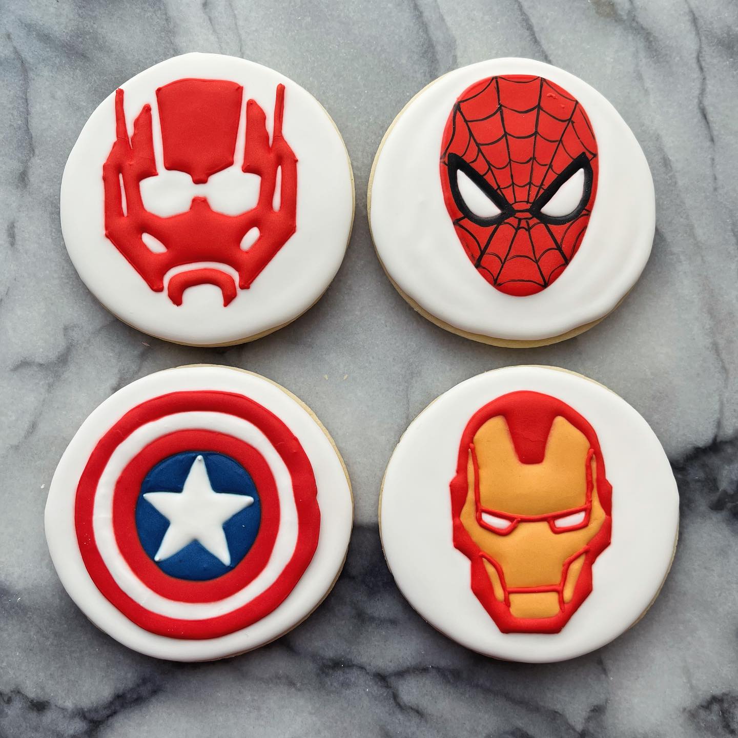 Superhero party!
.
#royalicingcookies #longbeachcookies #cookiedecorator #cookiedecorating #decoratedcookies #customcookies #cookies #longbeach #longbeachca