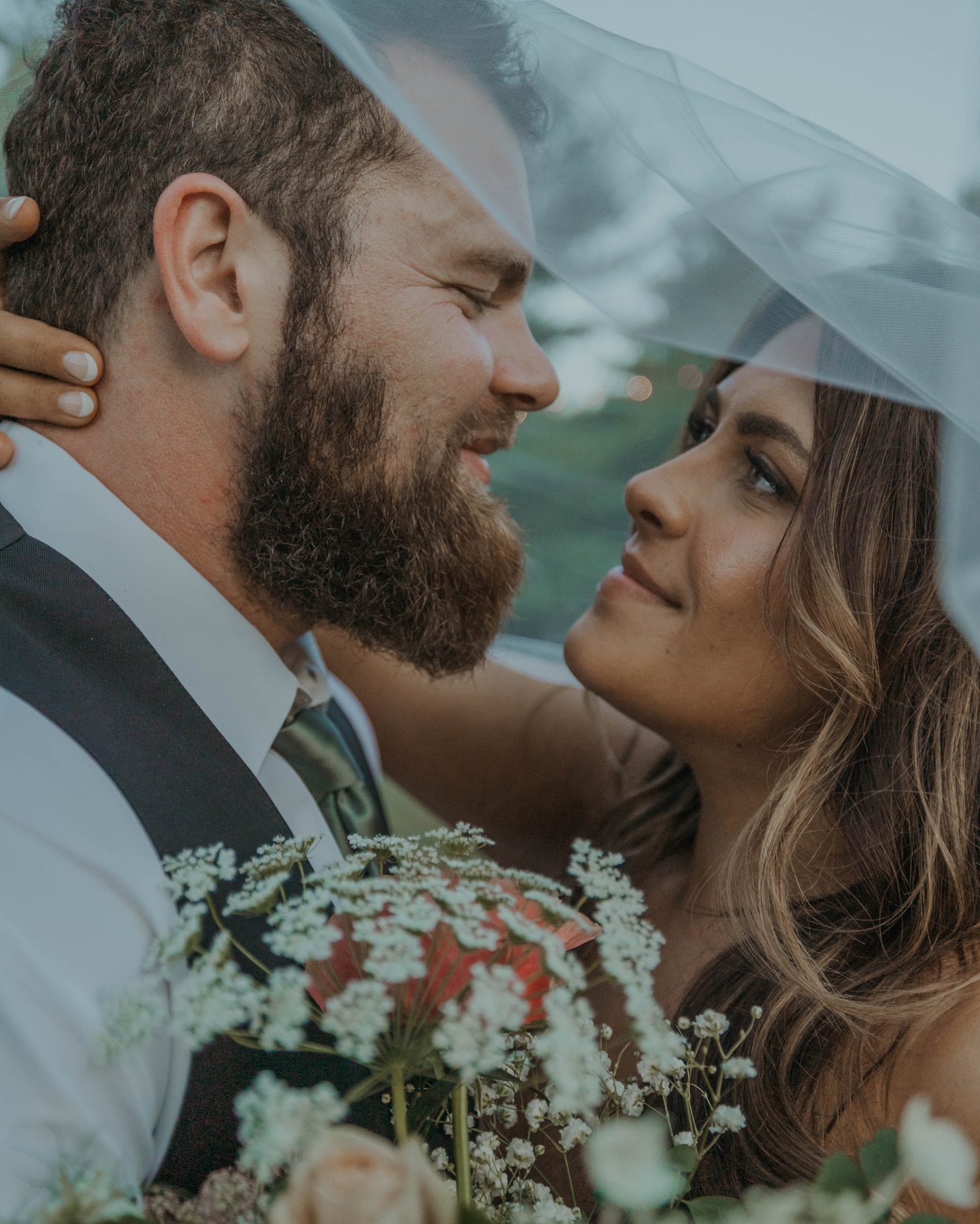 Daniel and Catie ✨
Florist: @mollyandmyrtle
MUA: @theglamlabindy
Hair: @shearbeautybychristina
Dress: @luxereduxbridal
Venue: @mustardseedgardens
#wedding #indiana #weddingday #weddingdress #summerwedding #bride #groom #weddingseason #indianawedding #travelphotographer #indianaweddingphotographer