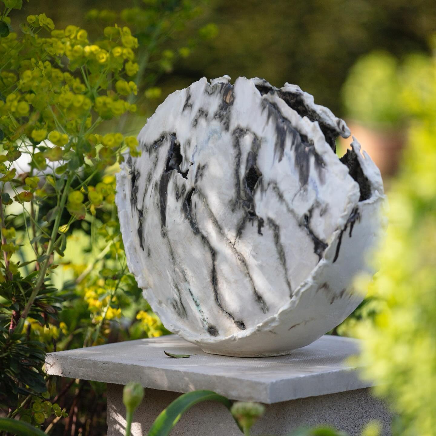 .
Gibbous 🌖
‘It’s just a phase I’m going through’ an exhibit consisting of four ceramic sculptures for Fresh Air Sculpture 2024.
Exploring the four principle shapes visible to us as the moon waxes and wanes on its journey around the earth, this installation draws upon the beauty of our ever-changing moon to contemplate the influence of the passing of time on human experience
@freshairsculpture
Beautiful photography by @steverusselstudios 🙏
•
•
•
#sculpture
#art
#ukartist
#sculpturalvessel
#newwork
#firedthings
#katewindibankart
#ceramics
#ceramicart
#ceramica
#céramique
#contemporaryceramics
#contemporarysculpture
#contemporarycraft
#interiordesign
#interiorbeauty
#naturedesign
#sculpture
#art
#wabisabi
#clay
#陶芸
#digswellarts
#ccdirectory
#craftpottersassociation