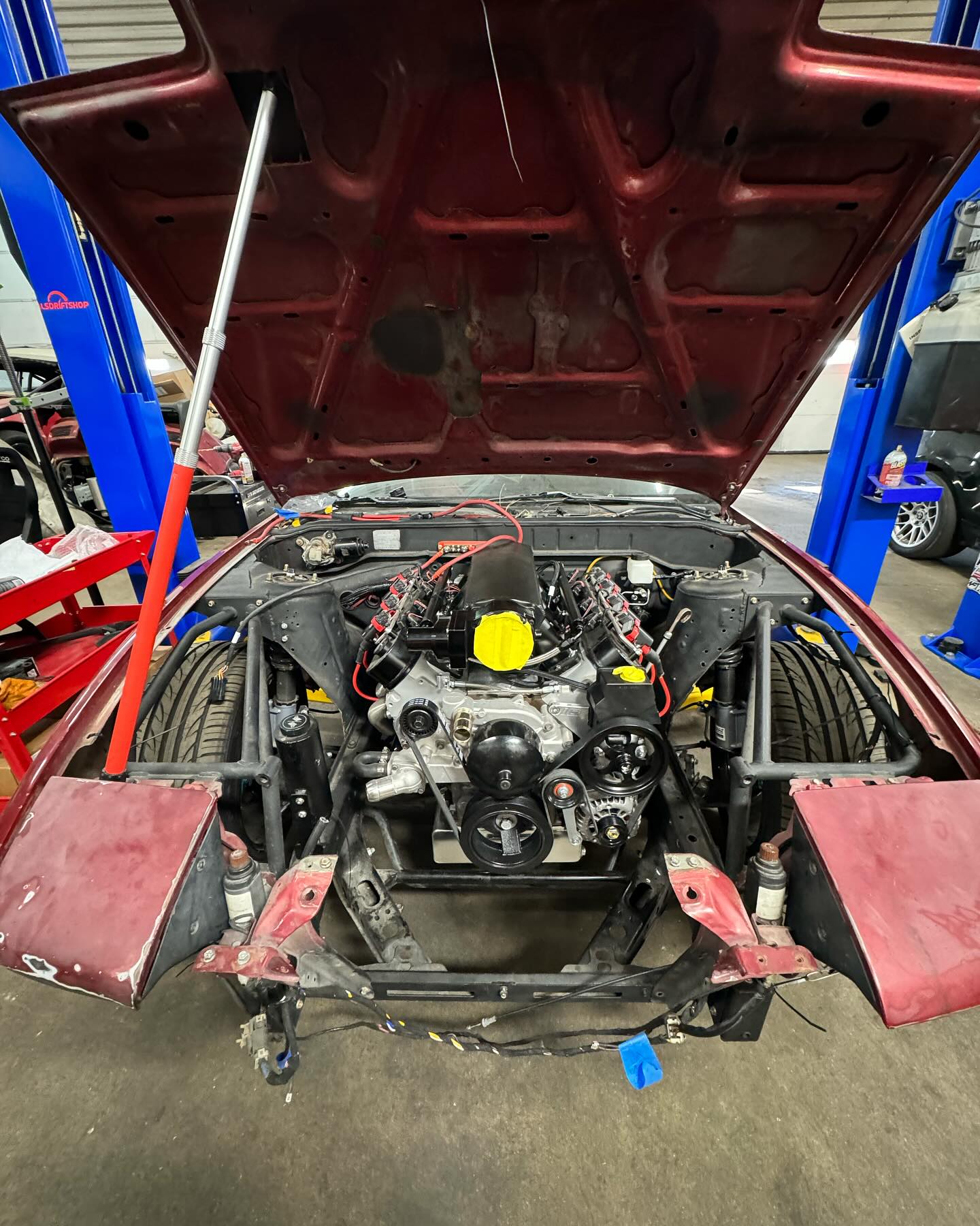 Ls swapped. After removing everything and properly installing it and fitting it all is ready for wiring.
#lsswap #nissan #alsdriftshop