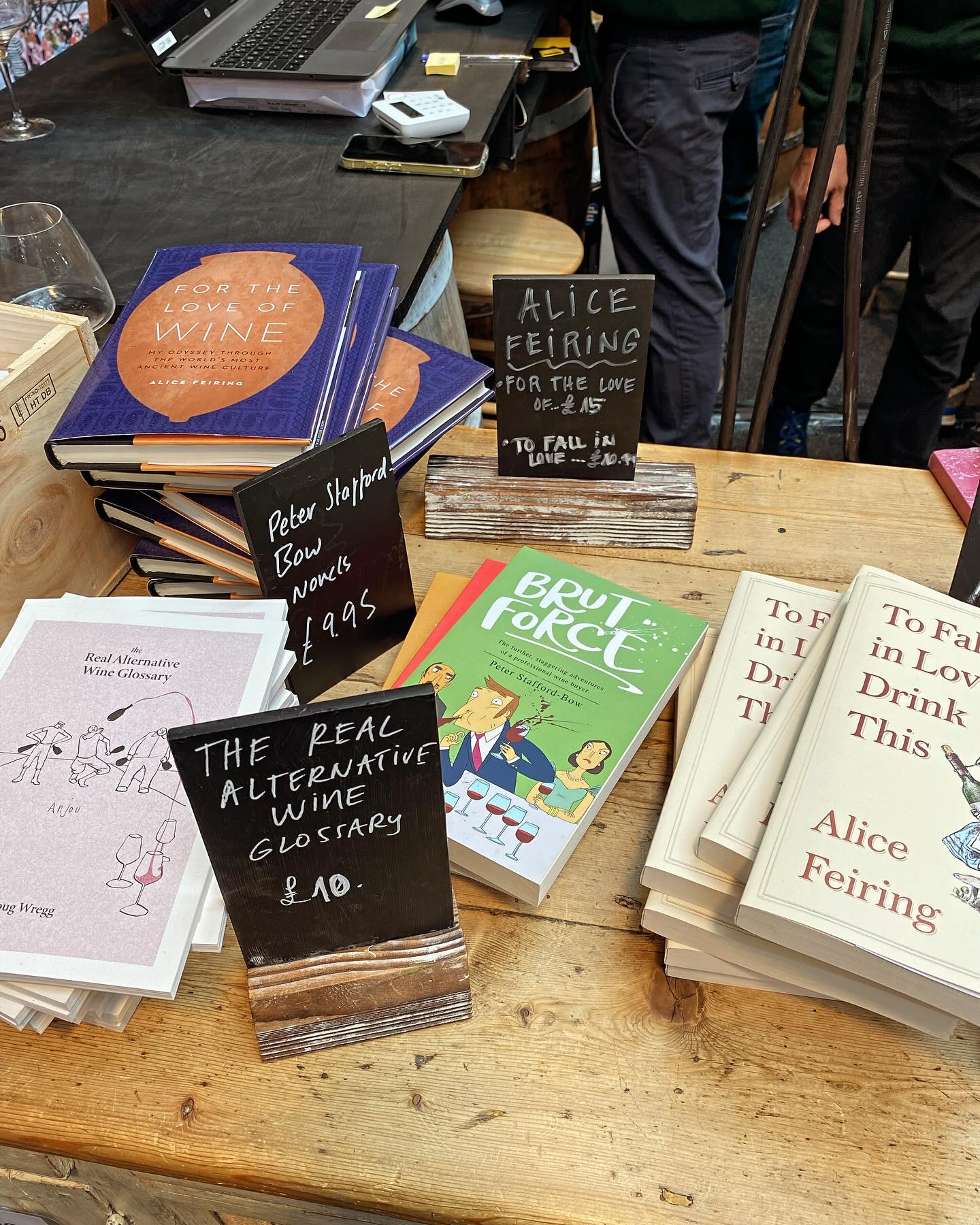 Britain’s best wine fair @realwinefair happens to host an exquisitely curated book selection. Posters too. And tea towels.
#realwinefair #naturalwine #felixhart #teatowels