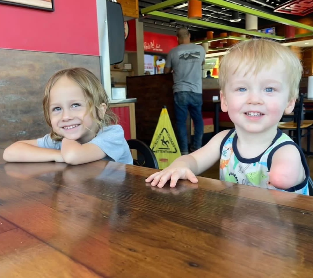 “When you finally get to meet someone who’s just like you 🖤”
Posted with permission from @shayyraee 🫶
.
.
#sweetfriends #newfriends #beautifullymade #beautiful #limbdifference #spreadkindness #positivity