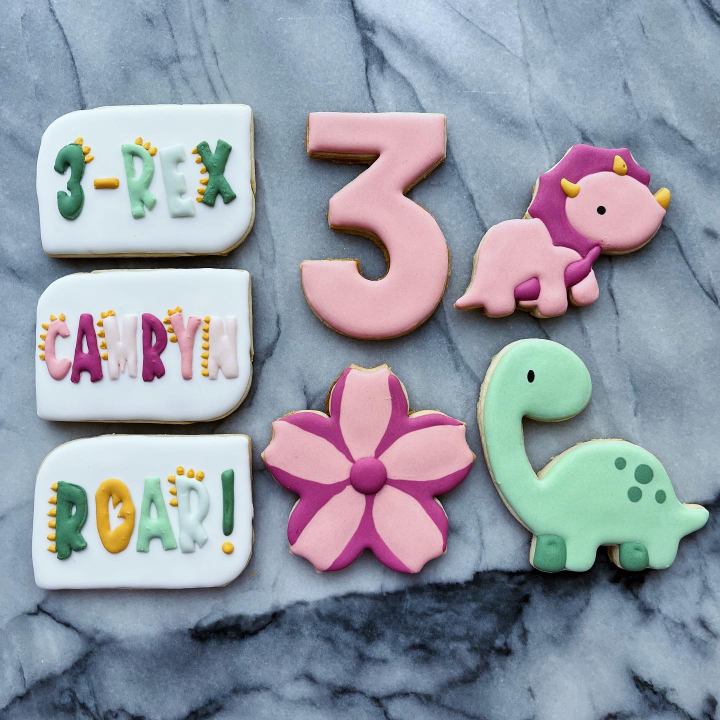 Boom boomβ¦ everybody walk that π¦
.
.
#royalicingcookies #longbeachcookies #cookiedecorator #cookiedecorating #decoratedcookies #customcookies #cookies #longbeach #longbeachca
