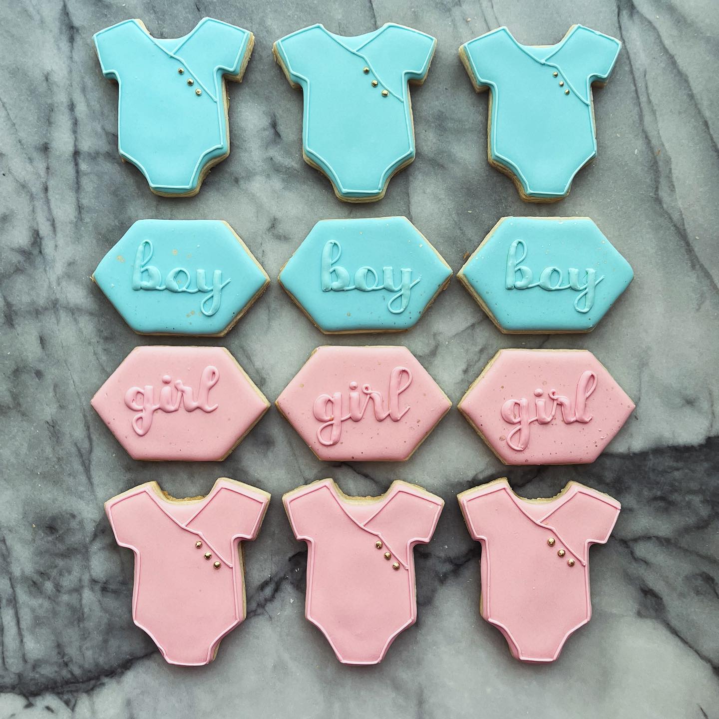 boy or girl? ๐ถ ๐ผ
.
.
#royalicingcookies #longbeachcookies #cookiedecorator #cookiedecorating #decoratedcookies #customcookies #cookies #longbeach #longbeachca #genderevealcookies