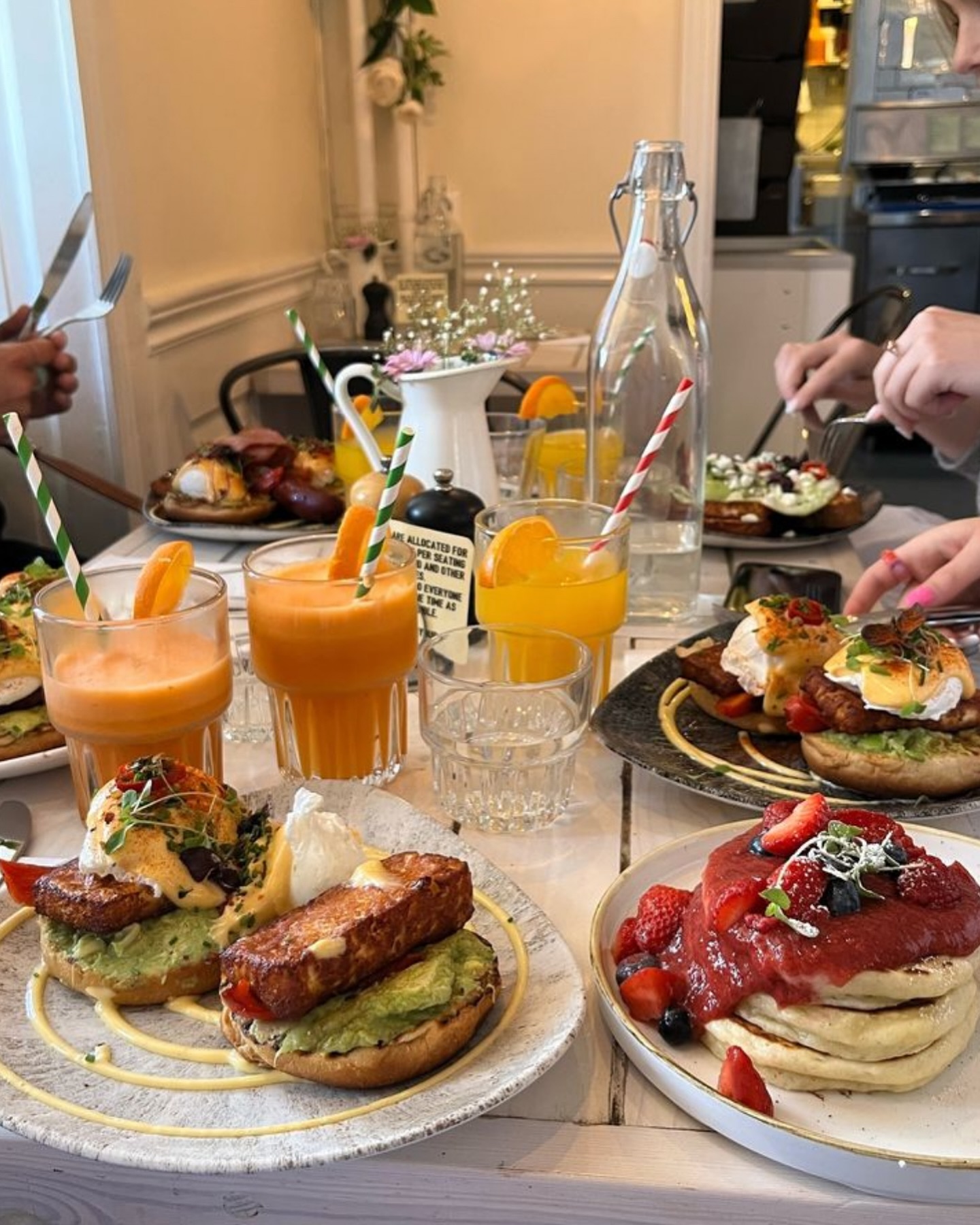 Good morning, happy people! It’s Sunday and you know what that means 🥁🥁🥁 BRUNCH!
Want to beat the queue? Come before 10:00 or during the last hour we’re open ✌️
Thank you @nelliriitahaara for the visit and the great photo 😍