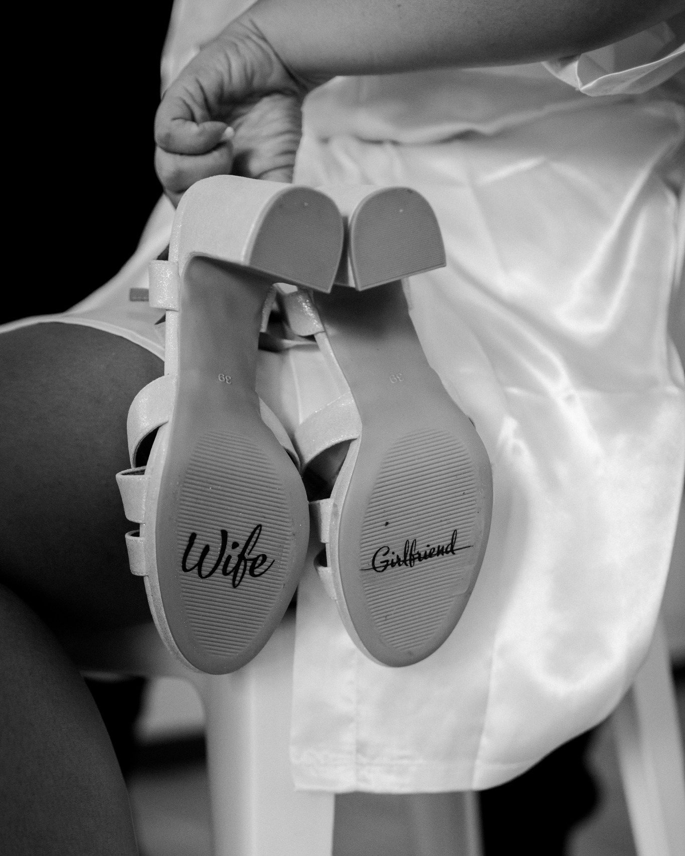 Welcome 2024 & Welcome to Sun Day ☀️✨
En cette nouvelle année, nous sommes ravies de vous immerger dans l'univers de Sun Day ! Votre agence événementielle pour des mariages éclatants et sur mesure.
Suivez-nous pour des inspirations ensoleillées et une année pleine de magie ! 🌺💍
Mariage d’Aurore & Emerick
📸 la talentueuse @sarahgourvil_wedding
🎂 @mimie.sweeties
🏰 @domaine_le_herre
#mariage #wedding #love #weddingday #amour #couple #weddingplanner #weddinginspiration