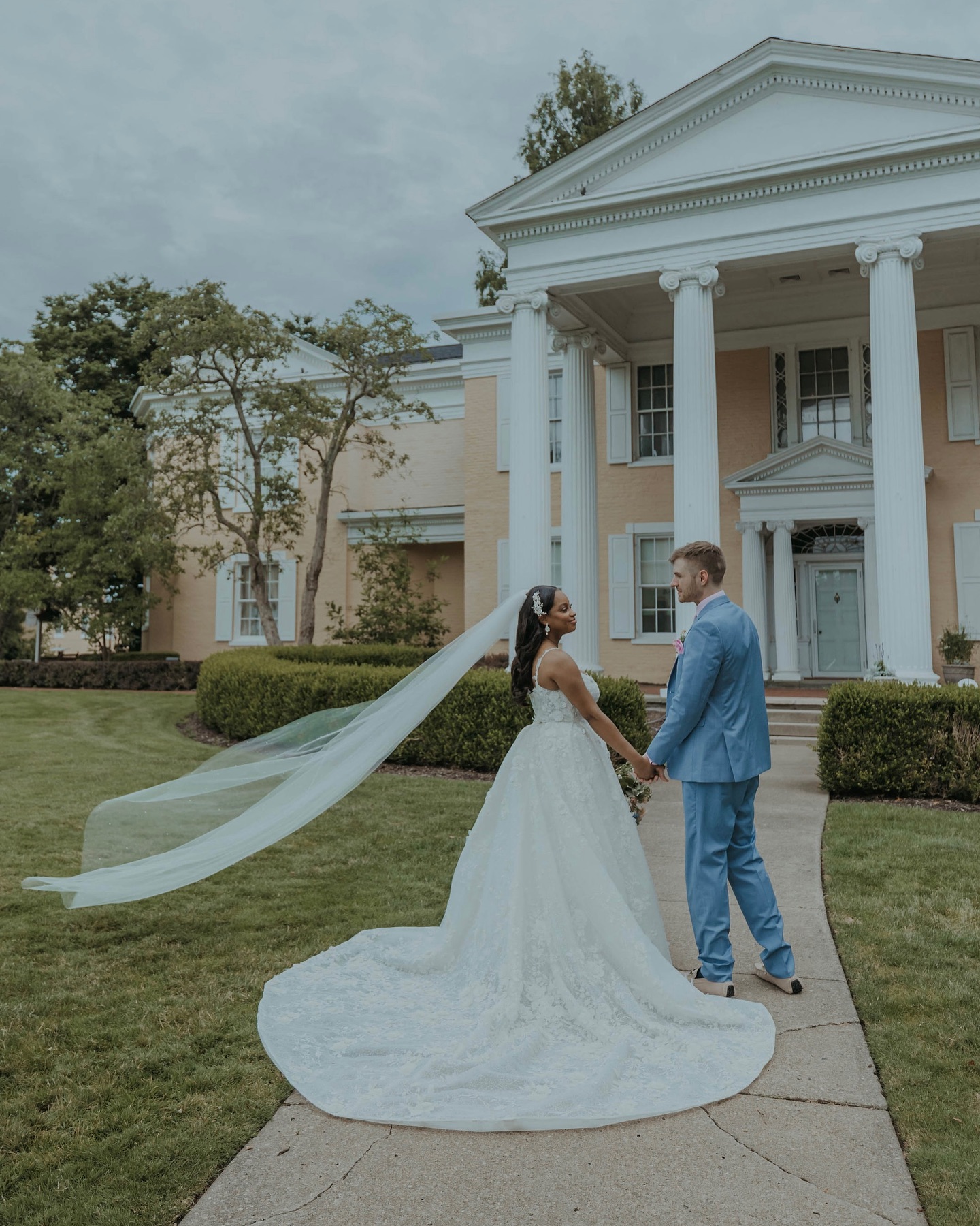 This West Virginia wedding was so gorgeous. Mariah wanted Bridgerton vibes and she got exactly what she wanted. I have more coming from this day, but for now I had to share some of these moments with Tyler and Mariah✨
DJ: @djbrianoliver
Coordinator: @movingmountainsevent
Makeup artist: @juleabeauty
Florist: @bloomhillfarm
Venue: @oglebay.weddings
Transportation: @ledtransportation
#westvirginia #westvirginiaphotography #wedding #photographer #weddingphotography #weddingphotographer #indianaphotographer #travelphotographer #indianaweddingphotographer #weddingphotos #brigerton