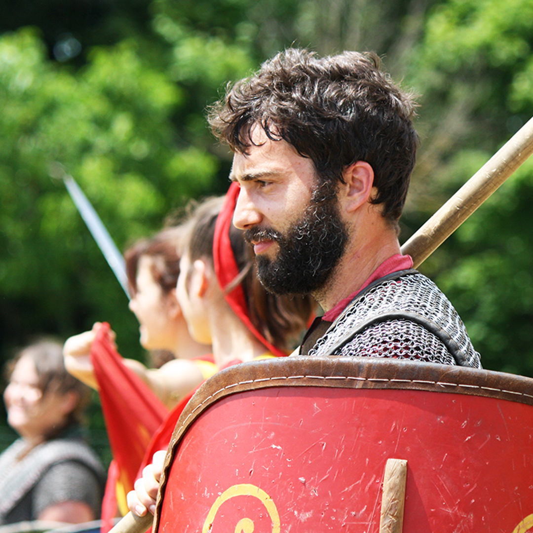 📸 En plein soleil, sous la pluie et la boue, ou encore dans le cadre d'une salle de classe, la troupe d'Imperium Anticum ne recule devant rien pour partager la richesse de l'Antiquité romaine avec passion.
✨ Merci à toutes celles et ceux qui nous ont soutenus, accueillis et suivis cette saison. Nous sommes impatients de reprendre les armes et les enseignes pour de nouvelles aventures historiques !
#imperiumanticum #reconstitutionhistorique #histoirevivante #romeantique #animations #guerredesgaules #reconstitution