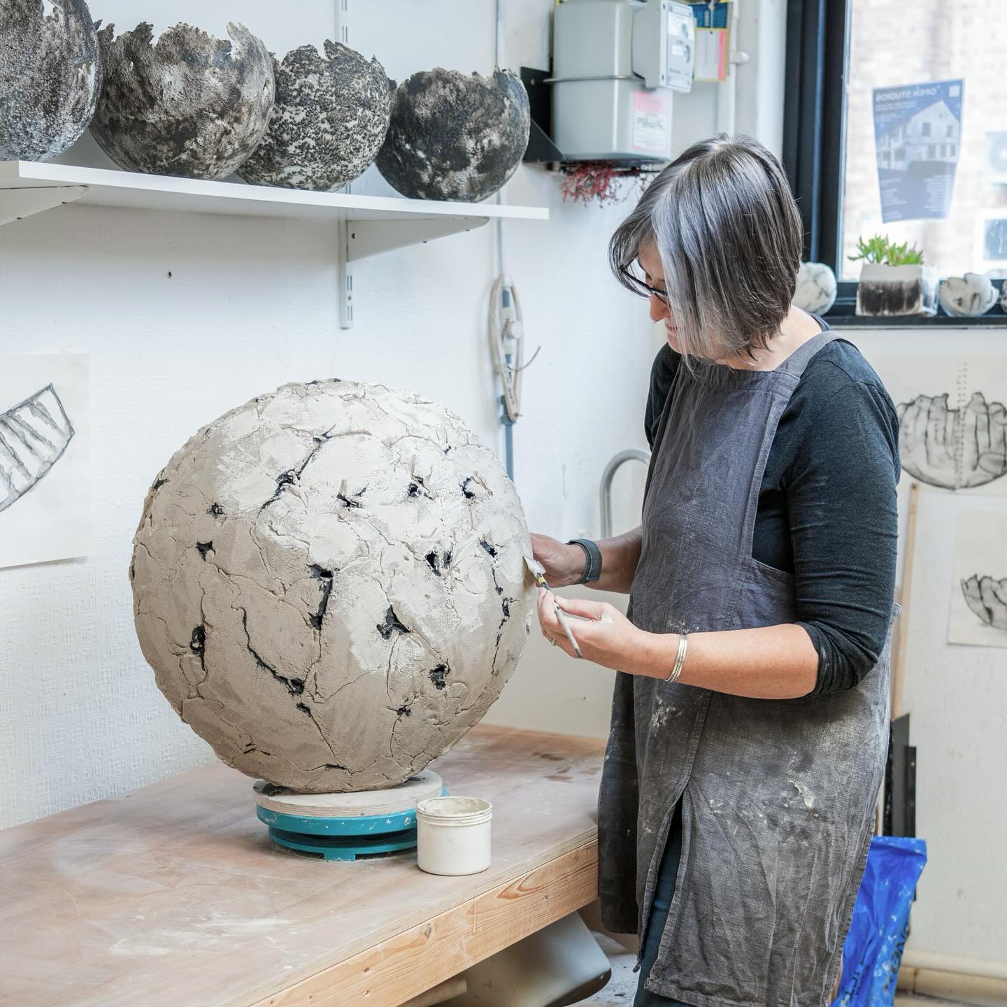 .
Here I am, at my studio at the Digswell Arts Trusts’ Fenners building in Letchworth a few months ago, working on one of the four ceramic sculptural pieces I created for this year’s Fresh Air Sculpture.
Sadly yesterday was the last day of this incredible exhibition set in the grounds of the Old Rectory in Quennington. What a wonderful experience it has been to see my work in such a beautiful place, amongst so many impressive artworks. I hope to do it again soon!
@freshairsculpture
photography by @neil_cannon_photographer 🙏
•
•
•
#sculpture
#art
#ukartist
#sculpturalvessel
#newwork
#firedthings
#katewindibankart
#ceramics
#ceramicart
#ceramica
#céramique
#contemporaryceramics
#contemporarysculpture
#contemporarycraft
#interiordesign
#interiorbeauty
#naturedesign
#sculpture
#art
#wabisabi
#clay
#陶芸
#digswellarts
#ccdirectory
#craftpottersassociation