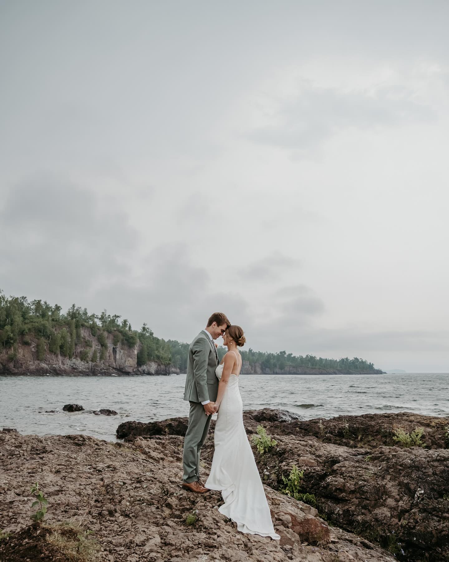 Had the perfect day with Brooke + Jacob up the North Shore capturing their intimate elopement with their closest friends and family. The weather threw EVERYTHING at us that day.. Heat + humidity, lightning + crazy loud thunder, then overcast skies and just the right amount of wind for some epic lake shots! 🫶🏻
.
.
.
Planner • @truenorthweddingsduluth
Floral • @superiorblooms
Rentals • @avrduluth
Hair + Makeup • @studio.faus
Getting Ready • @beaconpointehotel