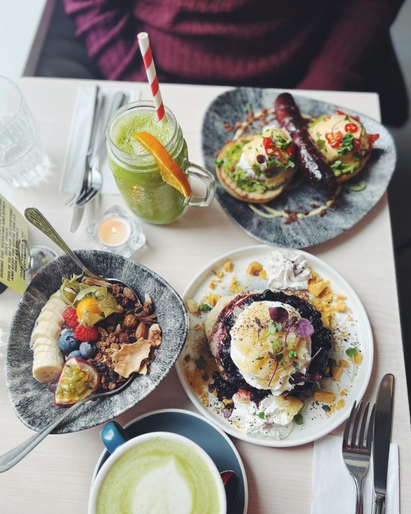 Brunch vibes all day, even on Easter Sunday! 🥑☕️🥓
Our locations are open until 16:00 today, giving you plenty of time to come by and order some fluffy pancakes and eggs 🍳🥞
Thank you @idafarneman for the great picture 🥰