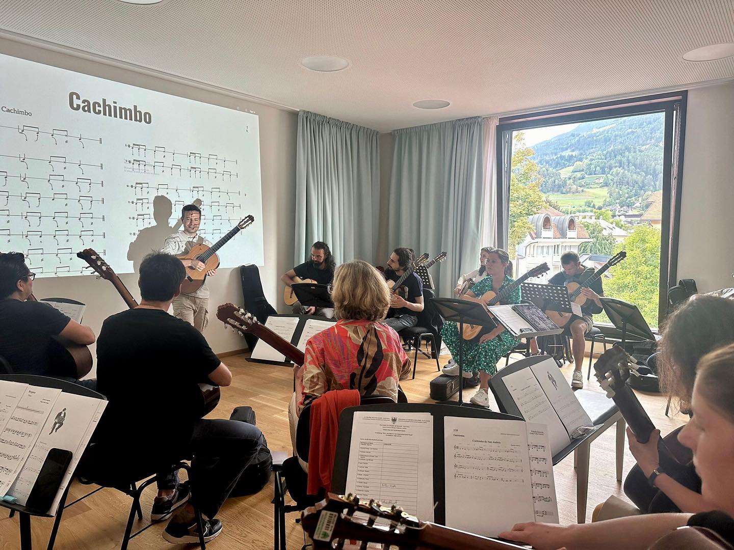 Some pictures of the course I gave in Bressanone, Italy, for guitarists and teachers from Südtirol. Thank you very much for the invitation and all the music we shared!
__________
Algunas imágenes del curso que impartí en Bressanone, Italia, para guitarristas y profesores de Südtirol. Muchas gracias por la invitación y por toda la música que compartimos!
