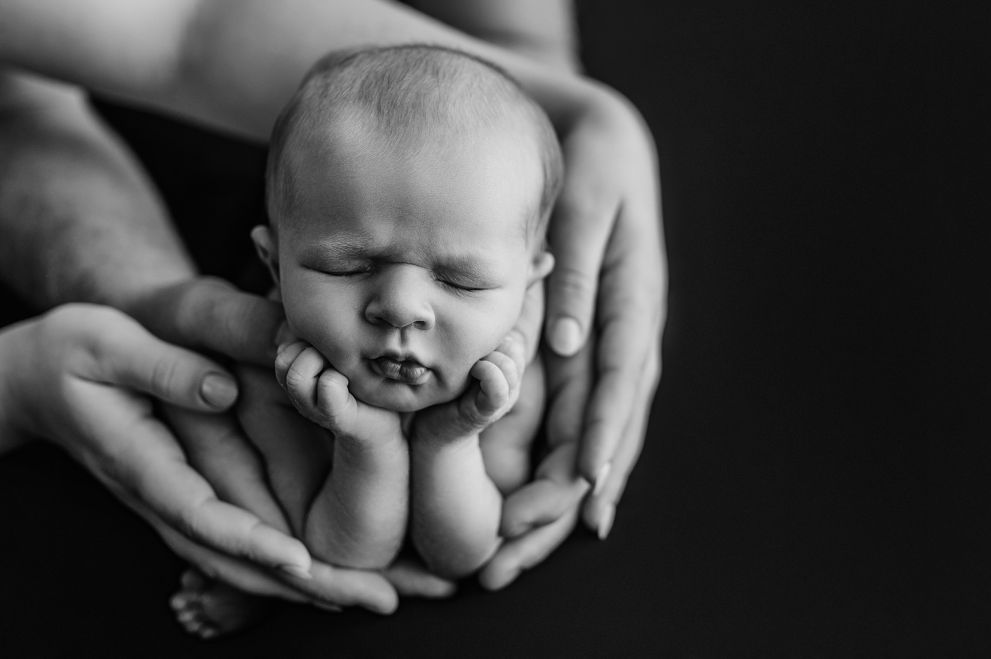 If you’ve had a newborn or family session with me, you probably already know that “hands” are my thing! Hand-holding, at any age/stage, is one of my favourite details to capture. It was hard to pick just a couple of images to share from this session, but mom requested both of these poses and I’m so glad she did because they’re favourites for sure!
.
.
.
.
.
#emilyraephotography
#newbornphotographer
#huntsvillenewbornphotographer
#muksokababyphotographer
#muskokanewbornphotographer
#huntsvillefamilyphotographer
#pregnancy #motherhood #newborn