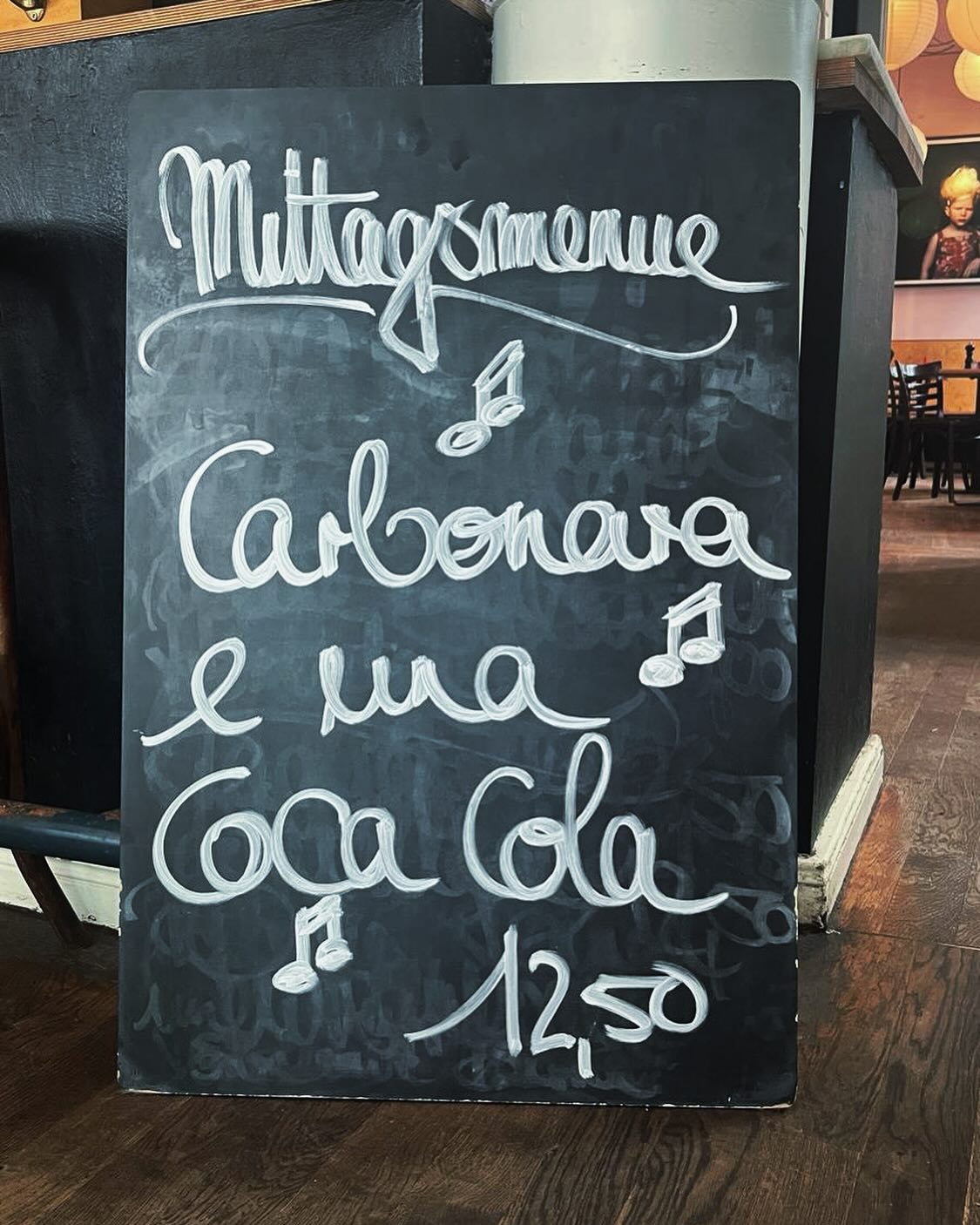 Bitteschön!
Euer Ohrwurm für den Montag..
Carbonara e una Coca Cola ist unser Mittagsmenü heute 🍝
Wunderschönen Wochenstart!
.
.
.
.
#mittagsmenü #mädchenitaliener #alteschönhauser #mitte #berlinmitte #berlinmittelove #italianrestaurantbali
