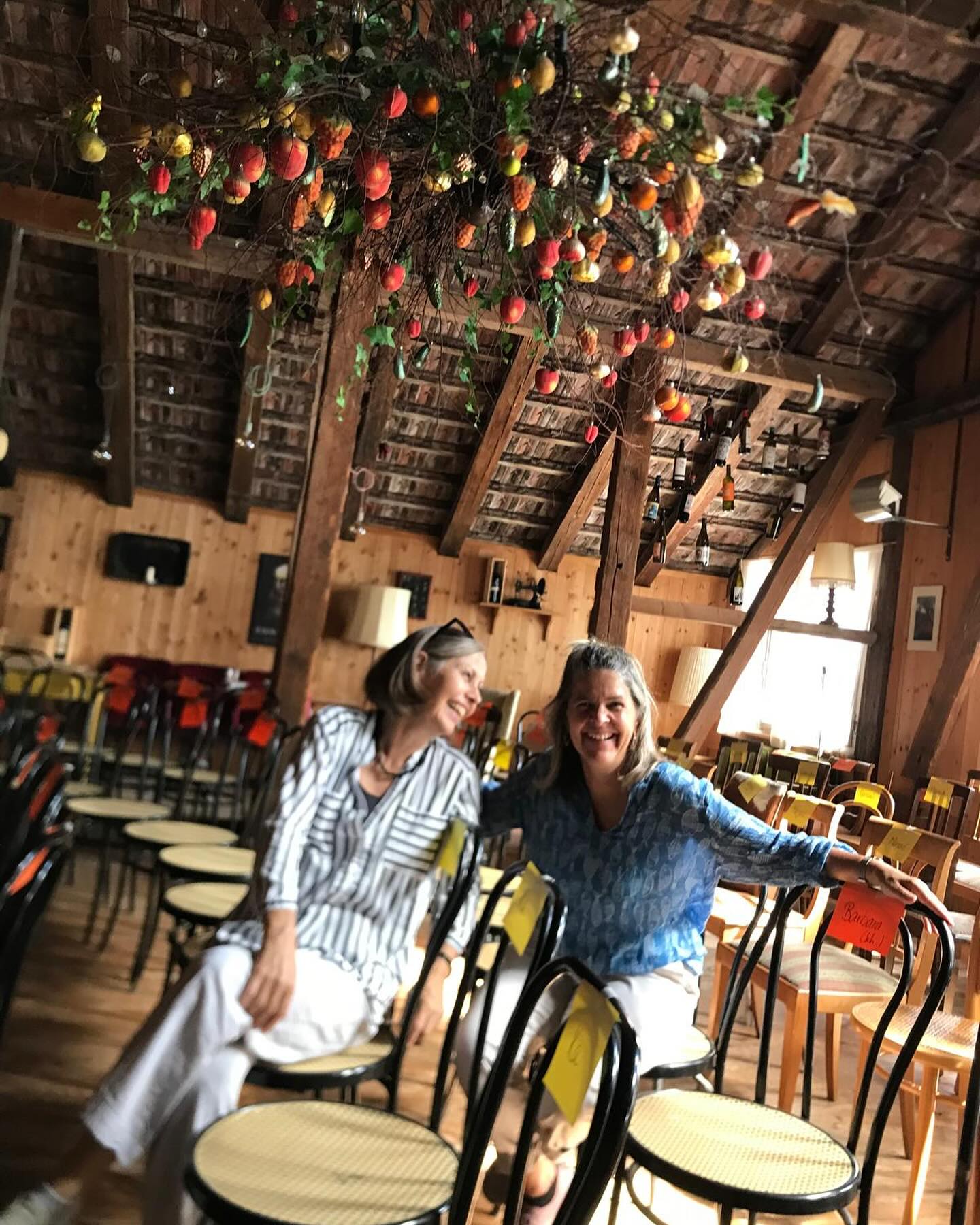 Wir sind bereit!
Juppiduuu und kein Stuhl ist mehr frei!!!
#carolinecapiaghi #barbaraluchs #brunnenhof #geschichten #kleinkunst #jodelklänge