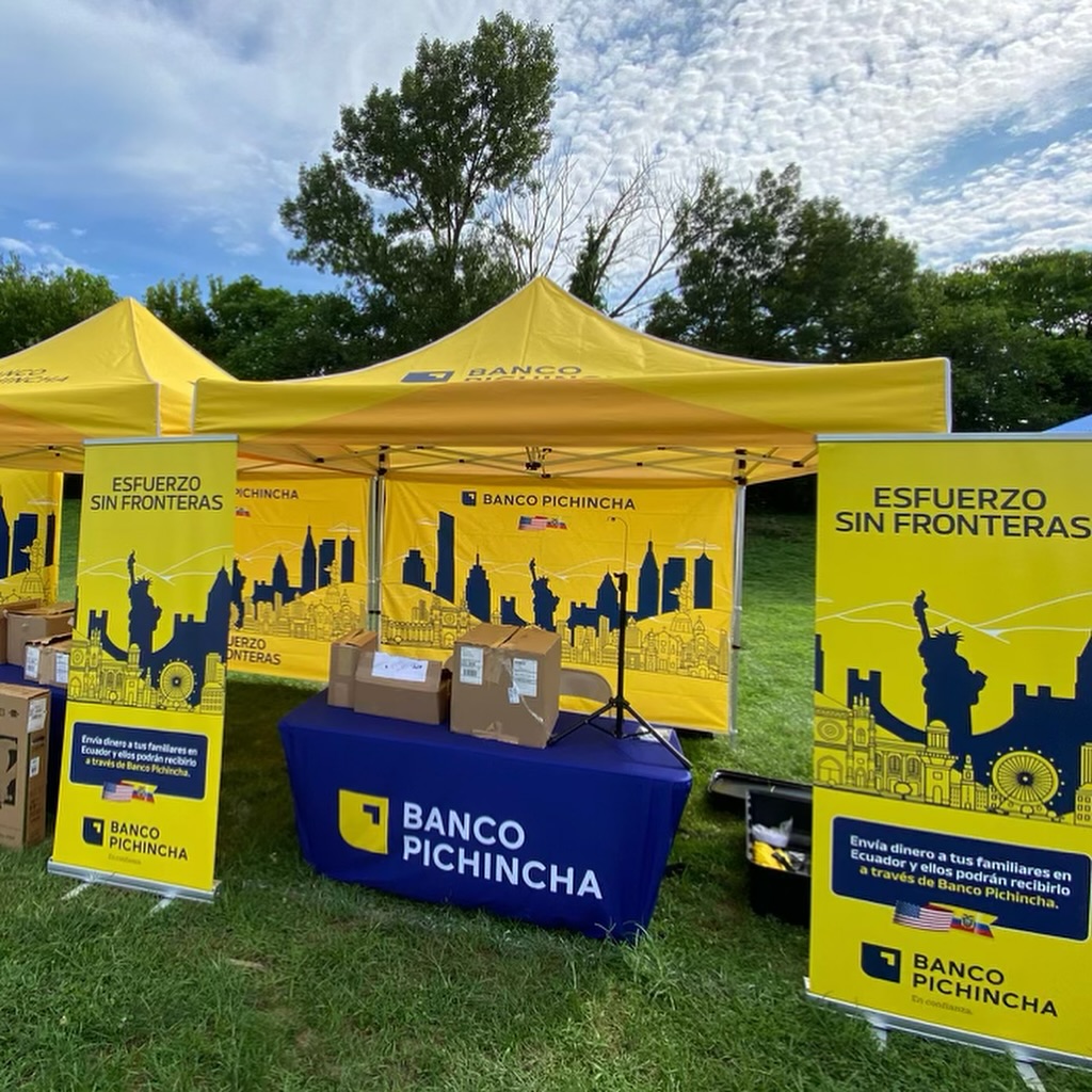 💪 ¡Producción de Material Promocional para Banco Pichincha en USA New Jersey - New York - Connecticut! 🇺🇸
En Miravic Studios, nos especializamos en dar vida a las ideas de nuestros clientes. Para Banco Pichincha en USA, elaboramos carpas brandeadas, afiches, banderas y otros elementos promocionales que destacan su identidad y fortalecen su presencia en cada evento.
Cada detalle fue trabajado con el objetivo de transmitir profesionalismo y calidad, asegurando que la imagen de la marca brille en cada interacción con sus clientes.
👉 ¿Buscas elevar la imagen de tu marca? Contáctanos para llevar tus proyectos al siguiente nivel.
📲 www.miravicstudios.com
#MaterialPromocional #Diseño #EventosCorporativos #BancoPichincha #miravicstudios