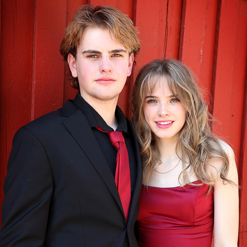 A few pics of some #2024grads at #fishcreekpark
Congrats grads! #yycphotographer #calgarygrad