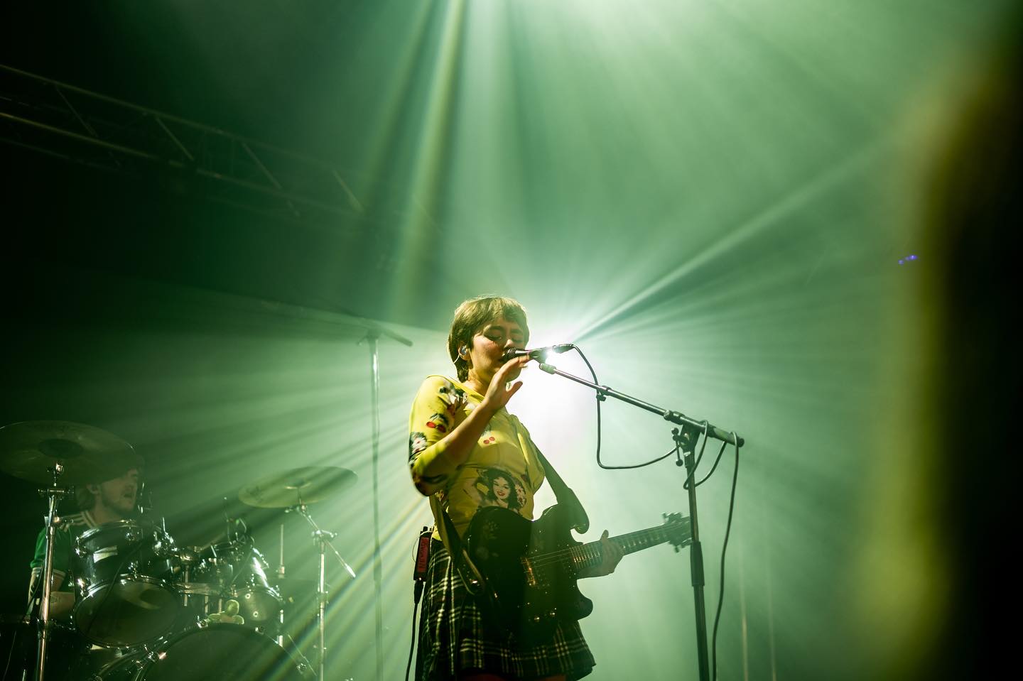 Mag ik nog even terug naar dat prachtige @mistyfieldsfestival??? ❤️
Een heerlijkheid aan authentieke bands, een grasveld met bosjes en eigenzinnig publiek…
Love, love, love it!!!
Band: @newdad
#festival #festivalphotography @3voor12limburg #concertphotography #lightchaser #color #authentic