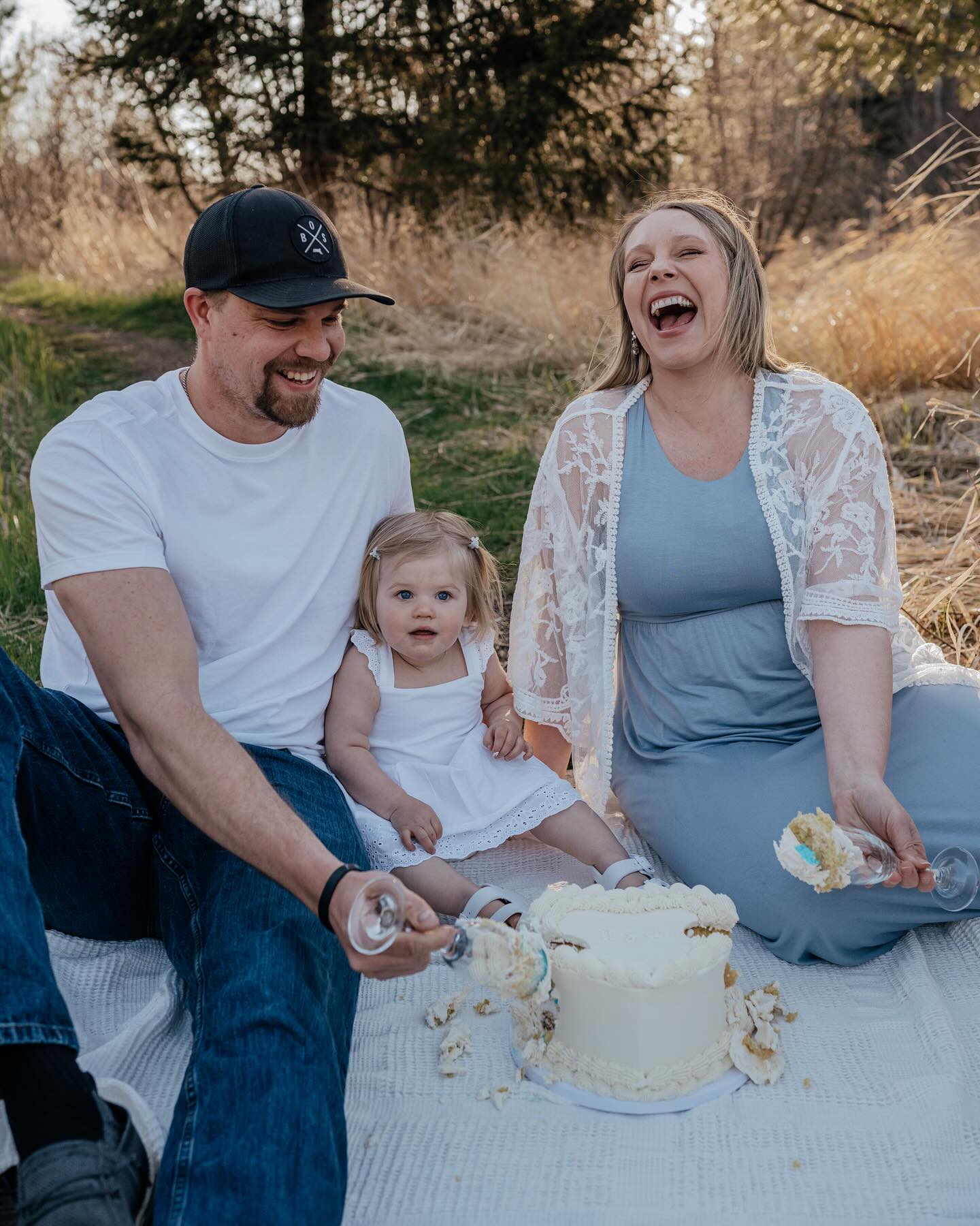 🩵 IT'S A BOY!! 🩵
It was so much fun capturing the moment this soon to be family of four found out that a little baby brother is on his way! Congrats you guys!