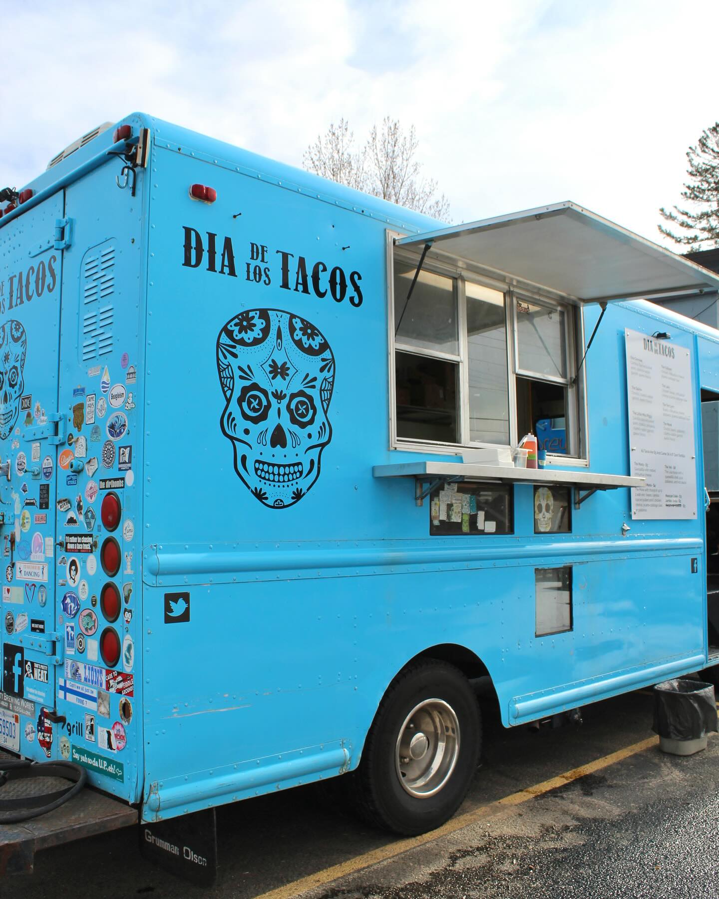 The 2024 season is quickly approaching and with that being said, we are hiring! ๐ฎ๐ฎ๐ฎ
โข Must be able to work weekends
โข Previous kitchen work preferred but not required
โข Full and part time positions
Please email tacos@231west.com with your resume!