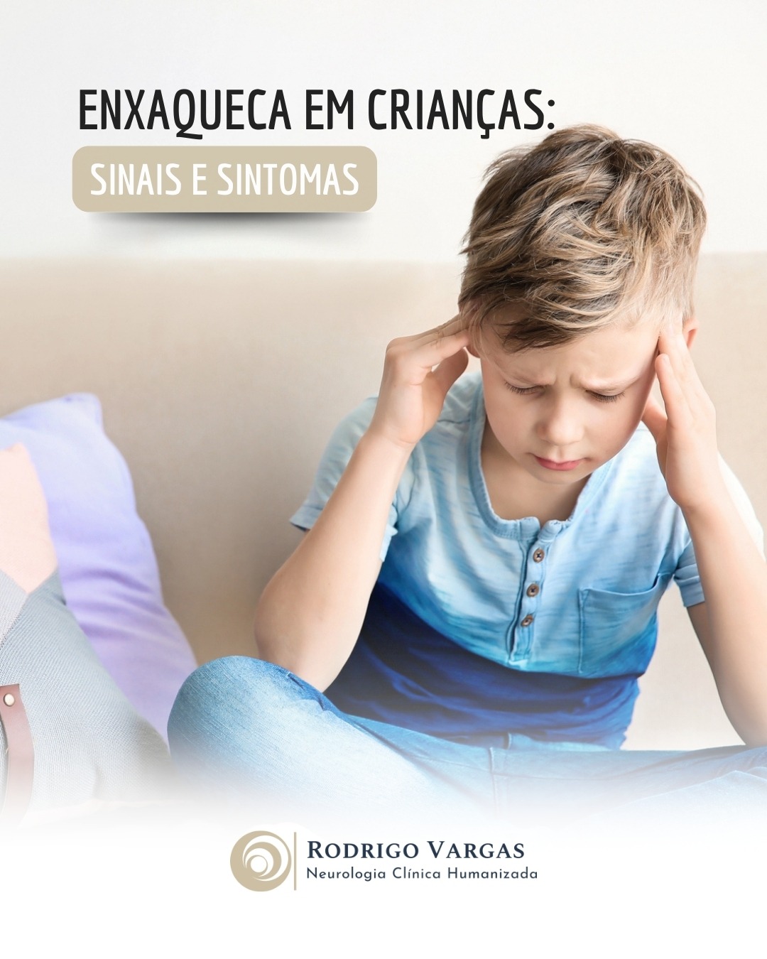 A enxaqueca em crianças é um tipo de dor de cabeça recorrente que pode apresentar sinais e sintomas variados, muitas vezes diferentes dos observados em adultos. A dor de cabeça, geralmente pulsátil, é o principal sintoma, mas em crianças, ela pode ser menos localizada e até bilateral. A intensidade da dor pode variar, mas frequentemente interfere nas atividades diárias da criança.
Um sinal comum é a hipersensibilidade sensorial, como intolerância à luz (fotofobia) e ao som (fonofobia). Náuseas e vômitos também são frequentes e, em alguns casos, podem ser o principal motivo de desconforto. As crianças podem apresentar alterações comportamentais, como irritabilidade, apatia ou necessidade de se retirar para um local calmo e escuro.
Os pródromos, ou sintomas premonitórios, como fadiga, alterações de humor e mudanças no apetite, podem ocorrer horas ou dias antes da dor de cabeça. Algumas crianças relatam a aura, um fenômeno neurológico transitório que precede ou acompanha a enxaqueca, caracterizado por distúrbios visuais, como pontos brilhantes ou visão embaçada, sensitivos ou episódios de vertigem e dor abdominal.
A duração da enxaqueca em crianças é geralmente menor do que em adultos, podendo durar de uma a algumas horas. O diagnóstico precoce e o manejo adequado são fundamentais para aliviar os sintomas e melhorar a qualidade de vida.
Dr. Rodrigo R. N. Vargas
Médico Neurologista e Neuropediatra
Título de Especialista em Neurologia pela Academia Brasileira de Neurologia (ABN/AMB)
Título de Especilista em Neuropediatria pela Sociedade Brasileira de Pediatria e Academia Brasileira de Neurologia (SBP/ABN/AMB)
Membro Titular da Academia Brasileira de Neurologia (ABN)
Membro Titular da Sociedade Brasileira de Neurologia Infantil (SBNI)
CRM-GO 15286 / RQE 9716 / RQE 18012
#EnxaquecaInfantil
#DorDeCabeça
#PaisAtentos
#Neuropediatria
#OesteGoiano
#rodrigovargasneuro
#HospitalSãoPaulo