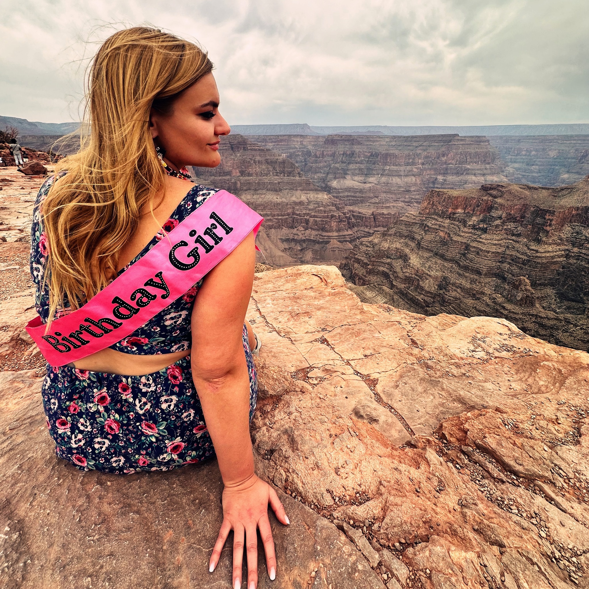 I’m filled with gratitude today for all the beautiful messages I’ve seen right after waking up this morning. I’ll get back to everyone as soon as I can (probably not today 😅). Thank you 🙏 Also grateful to @nataliepancocharova and @hakky508 for spending my birthday with me in Vegas and for taking me to the Grand Canyon for the first time (can’t believe it took that long!). 🥰
Makes getting older a little bit easier 😅