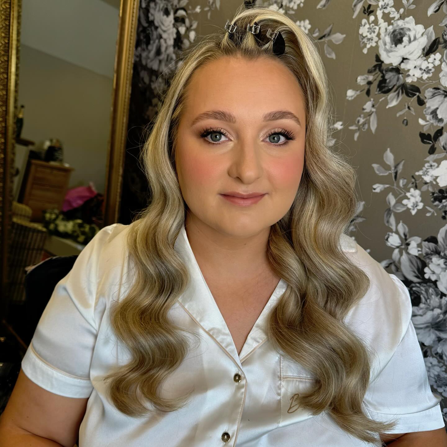 Samantha got married on Saturday ~ how stunning does she look ✨
VENUE @manorhouselindley
HMUA @fayekenyonhairandmakeup
@charlottetilbury @narsissist @hourglasscosmetics @makeupbymario @elfcosmeticsuk @maccosmeticsuk @schwarzkopfprouk @alfaitalia @kykhaircare @babylissprouk @bedheadbytigi
#hollywoodwaves #waves #bridalhair #bridalhairinspo #softglam #bridalmakeup #bridalmakeupartist #makeupideas #makeupartist #hairstylist #weddinginspiration #ilovemyjob