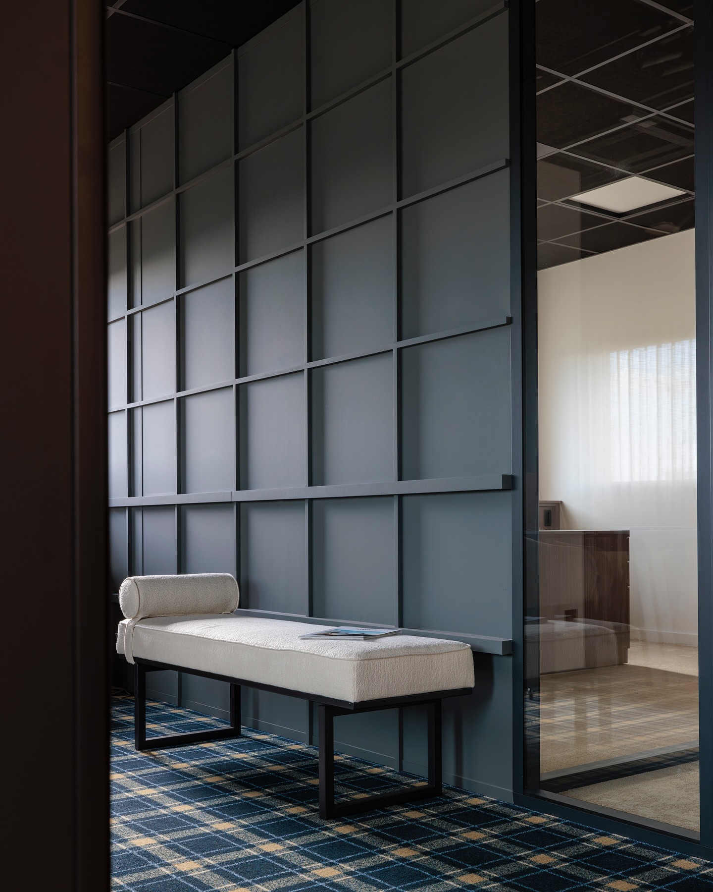 💼 Work. area //
..............….……….…......................................
.
. AKESA - Office - 600m2
. Aménagement intérieur & décoratif de bureaux
.
.
.
.
@farrowandball @nv.gallery @egecarpets
©️@bc.ateliers 📷 @guillaumegrassetphotography
.
.
.
#office #architectureinterieure #art #photoshoot #1950 #tartan #egemoquette #photoofthedays #designoffice #architecture #design #light #shooting #interiordesign #designplace #vintage #madmen #picoftheday #moquette #iglyon #igdecor #office #architectureinterieure #2024
#architecturelovers #bcateliers