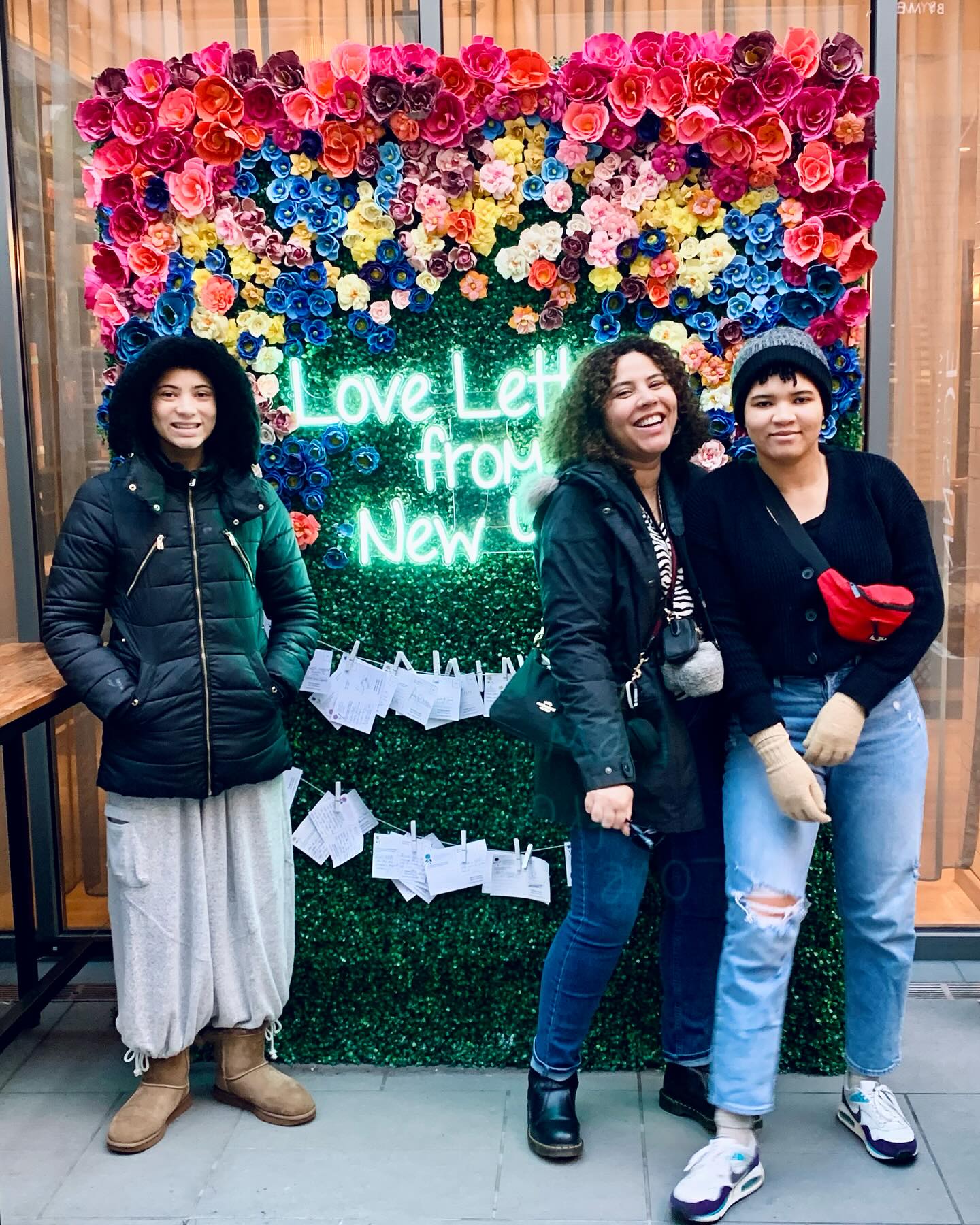 Enjoying New York with my big teen babies. #livethelifeyoulove #livethelittlethings #bareborders