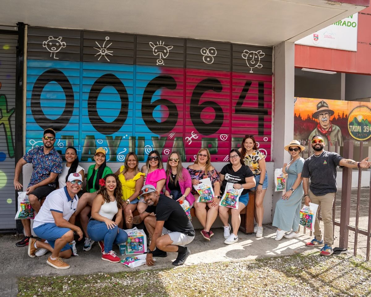 ¡El pasado sábado, 9 de marzo nos fuimos de chinchorreo con este grupo de creadores de contenido a explorar Jayuya y que mucho gozamos!! 🤩
Los invito a que junten a su corillo y hagan lo mismo este fin de semana que es el Mercado Cordillera: Edición Jayuya 🥳🇵🇷💜
Más de 30 empresarios estarán presentando sus productos, habrá música en vivo, @gianlucaperotti va a animar y más 🎶.
Además, va a ser en 📍 las Facilidades del Zipline y Globo Aerostático de Jayuya que puedes disfrutar de la aventura en los ziplines o volar en el globo aerostático de Jayuya que reinaguro el fin de semana pasado 🚀🎈.
¡Monta a tu grupito, apoyen lo local y váyanse de roadtrip por la cordillera!
#MercadoCordillera #RoadtripPorLaCordillera #TurismoDePuertoRico #JayuyaPuertoRico #eventproduction #iridescencemarketingagency