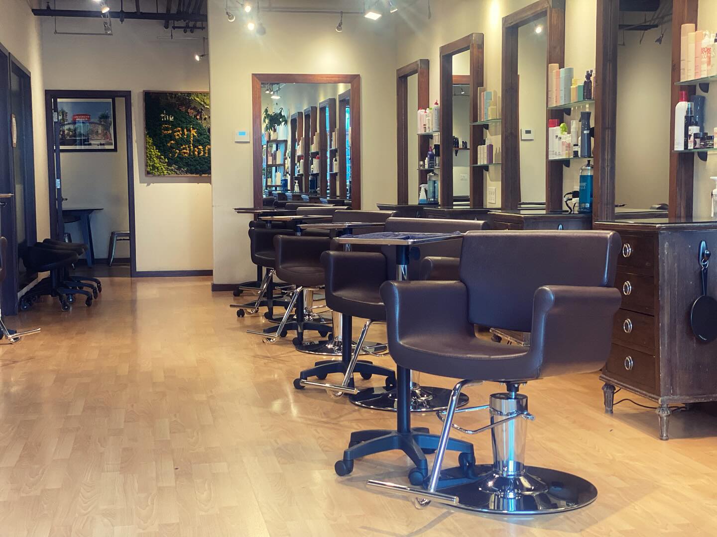 Customer service goes way beyond just doing hair. It’s about the stylist arriving early and setting up, preparing for our guest to arrive. Greeted with a friendly smile. All the details that surround our guests have been thought out to make sure your experience is comfortable. These are things that our guests notice even if they don’t know they notice. We at #theparksalonsd are committed to having a clean beautiful environment for each and every guest to enjoy. Our guests chairs are ready and waiting for your arrival and unforgettable experience. #takeprideinthedetails #theparksalonsd #universityheightssd #salonownersuccess #sandiegostylist #salonlife #kevinmurphy #paulmitchell