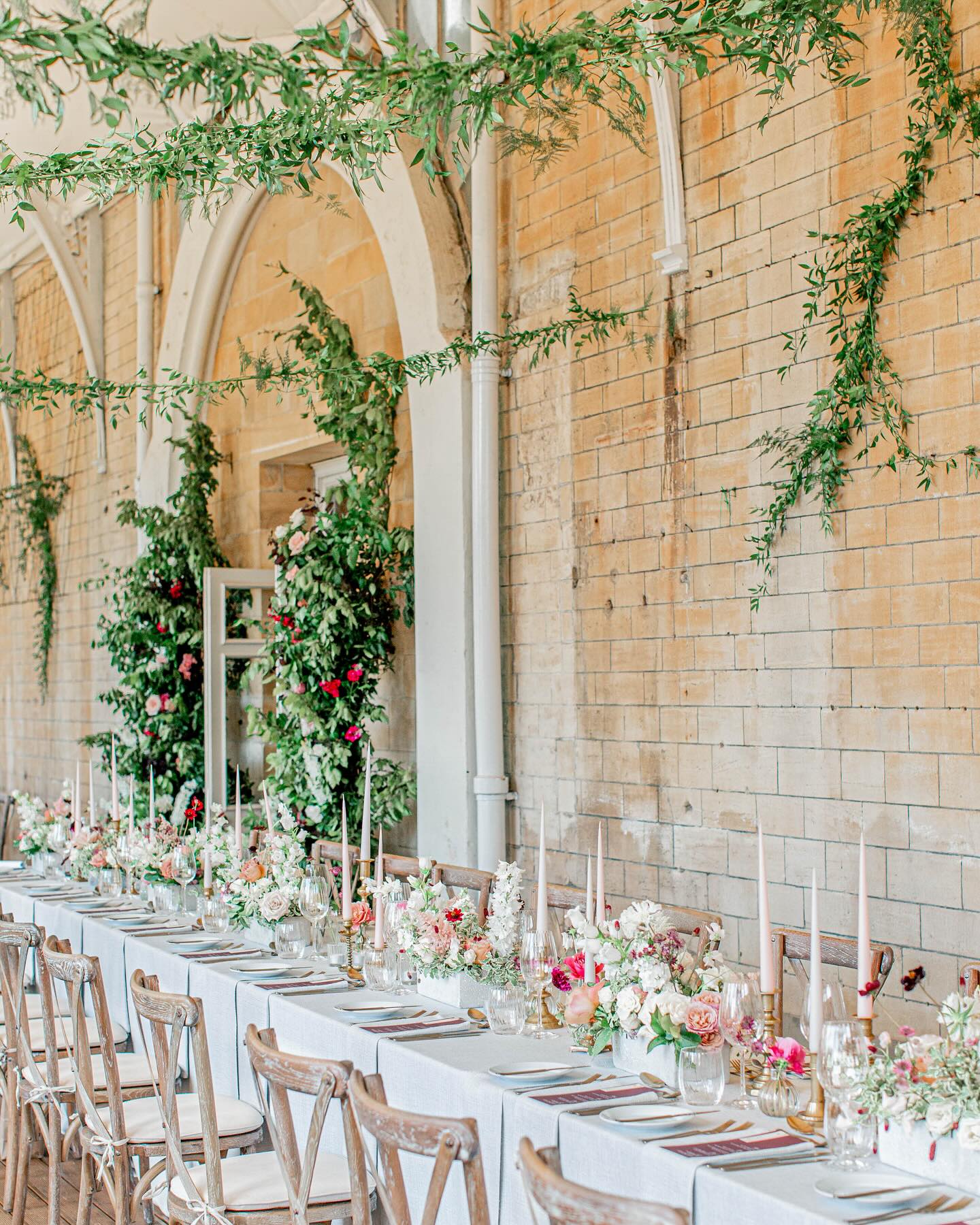 All the pretty for this dining set up in collaboration with my good friend @fig_and_flower_ ❤️
#eventplanner #eventdesign #dininginspo #wedding #twickenhameventplanner #surreyevents