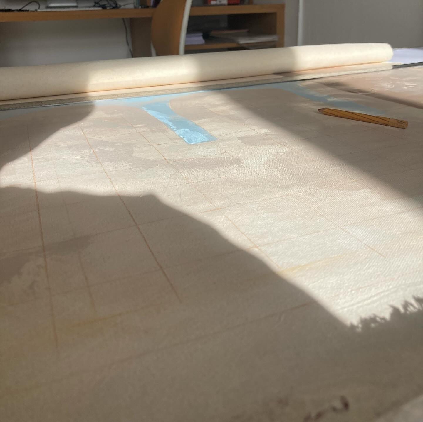 Welcomed by this warm sunlight on my back for my first day at the studio ☀️
Not sure what the kids are doing next door … but that’s a problem for later 😅
#endlessschoolholidays #backinthestudio #feelingtheurgetocreate