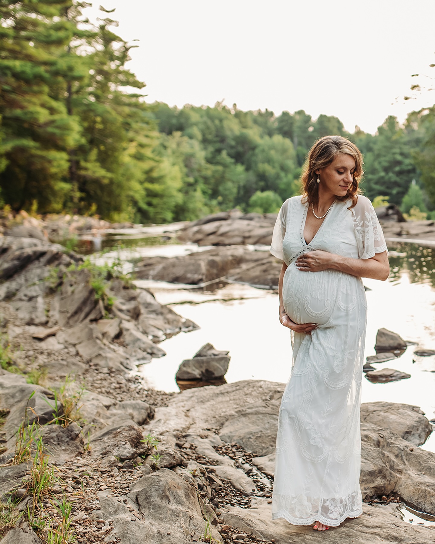 Sharing some warm and romantic on this dreary September day! Looking forward to meeting this little one soon. Ask me about my bump to baby package options to get the best of both worlds, and save some money while doing it.
.
.
.
#emilyraephotography #maternity #huntsvillefamilyphotographer #muskokamaternityphotographer
#maternityphotography #bumptobaby #muskokanewbornphotography
#muskokababyphotographer