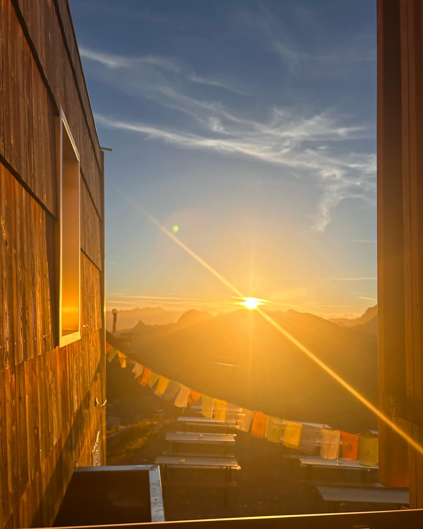 Liebe Gäste, morgen schließen wir unsere Hütte für die Sommersaison 2023.
Wir bedanken uns für die schönen Stunden und wünschen euch alles Gute!
Auf nächstes Jahr freuen wir uns schon! Bis bald und bleibt gesund! Euer Totalp-Team!
Christian, Sabine, Alexander, Angelina, Henning, Steven, Maartje, Tobi, Alex, Gereon, Kanchhi, Suman, Indra
❤️❤️❤️❤️❤️❤️❤️❤️❤️❤️❤️
