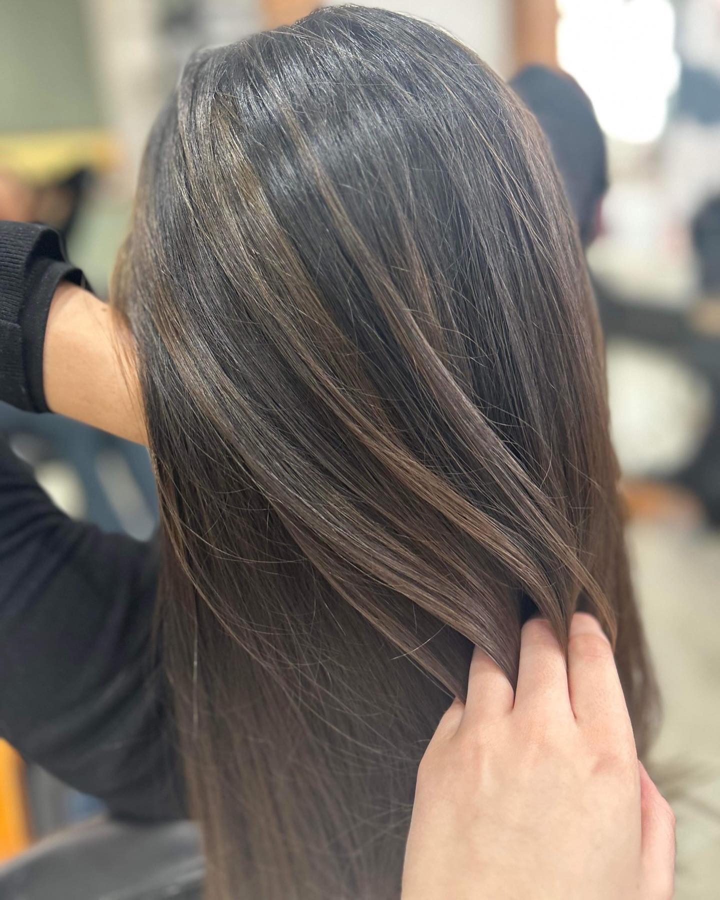 Lovely subtle balayage for a softer look 🤎
Normalising that not everyone wants a blonde balayage
Swipe to see the before 👉
Hair done by Emily 🖤🤎 #kmshair #goldwelluk #balayage