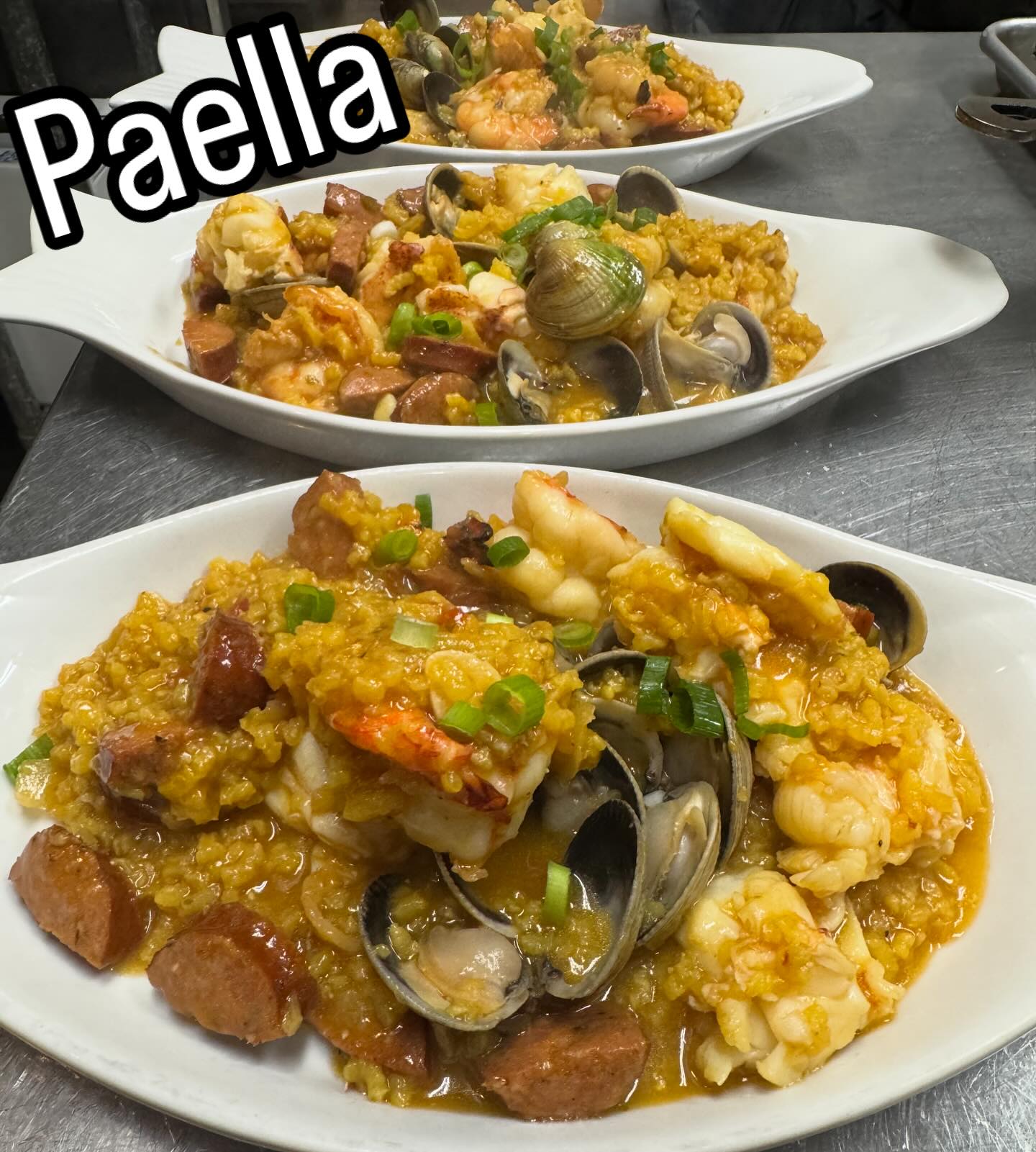 Our Friday weekly feature @copperkettlecafe #copperkettlecafe #hartsdale #scarsdale #eaaaaats #westchester #westchestercocktails #westchestereats #comfortfood #dobbsferry #edgemont #hartsdaleeats #foodporn #copperstyle @resy #paella