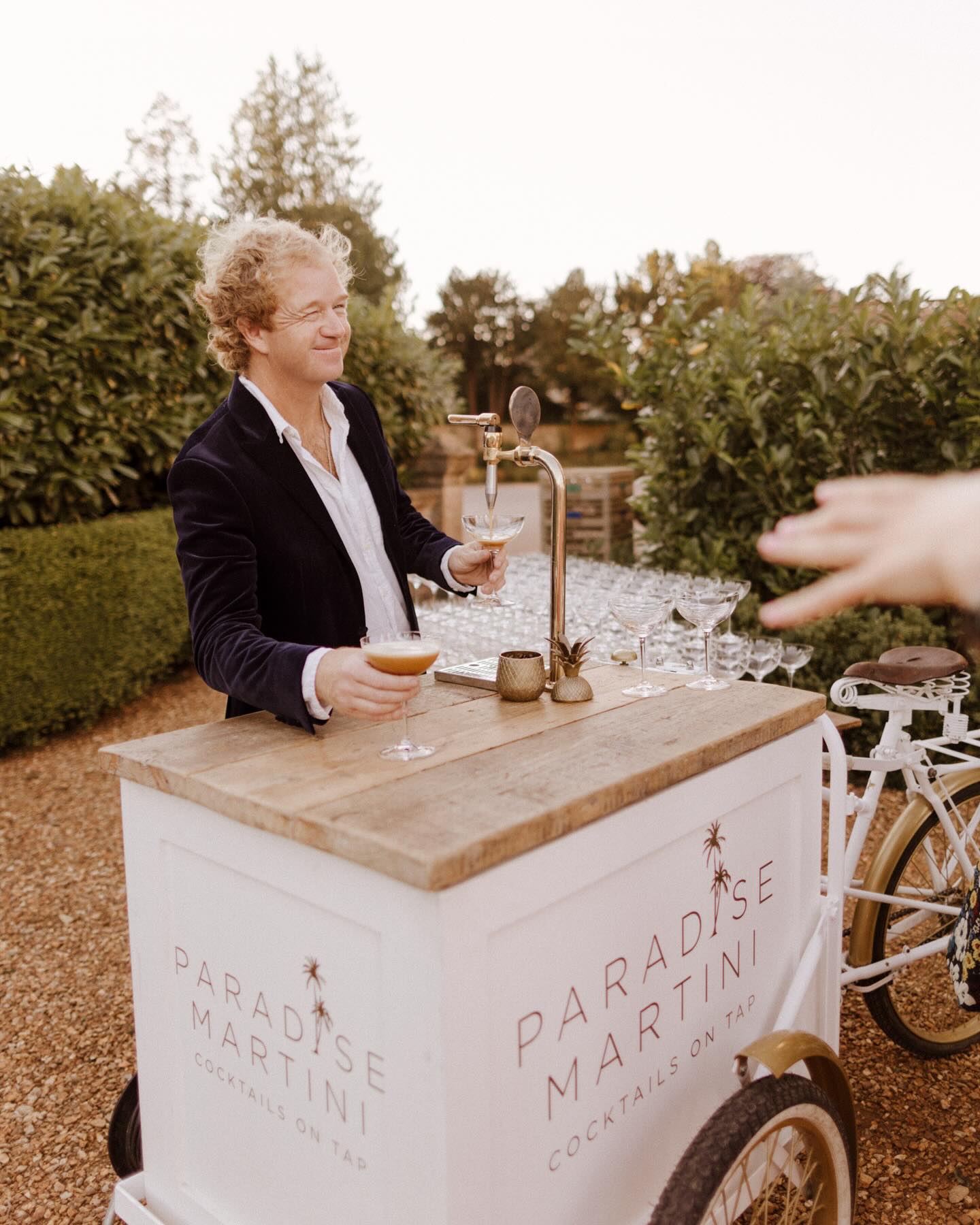 Martini anyone?! Love a little pop up martini bar at a party! So many brilliant options available. Just like this ☝️
#martinibar #expressomartini #popupbar #eventbar #eventplanners #eventcreator #partyplanner #partyinspiration #drinksinspo #barinspo #eventslondon #surreypartyplanner #surreypartyplanners