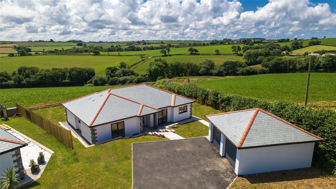 Plot 3, phase 2 at Buckland Brewer looking fantastic! 🤩 Well done to Ali and his team. We are looking forward to seeing the phase 3 houses completed soon.
#northdevonarchitects #northdevonarchitect #devonarchitects #southwestarchitect #northdevonbusiness #northdevon #barnstaple #bideford #torridge #countryhome #countrylife