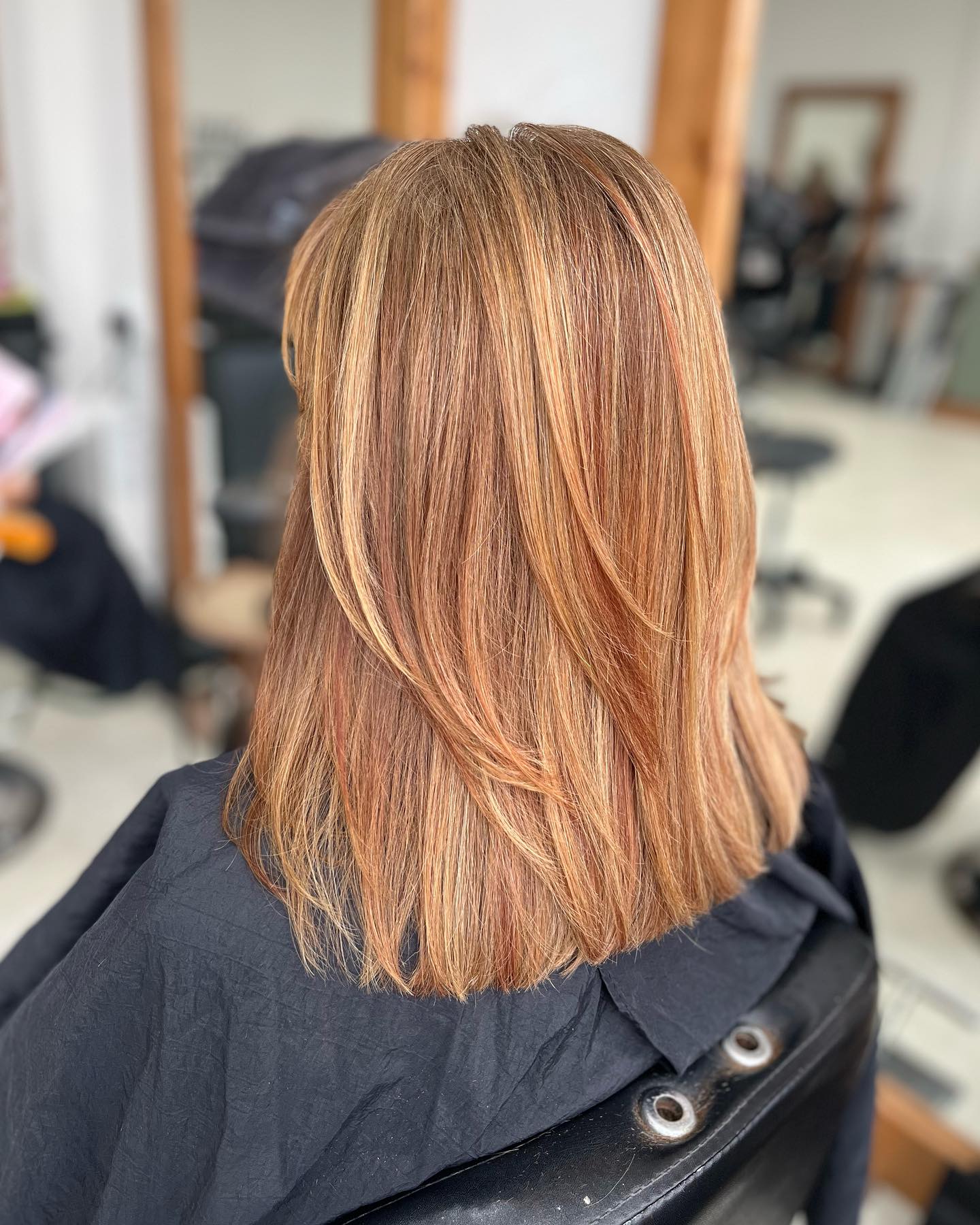 Added some warm multi tones to my lovely guest 🔸 Hair done by Mariah 🔸#kmshair #goldwelluk #highlightshair #lowlighthair